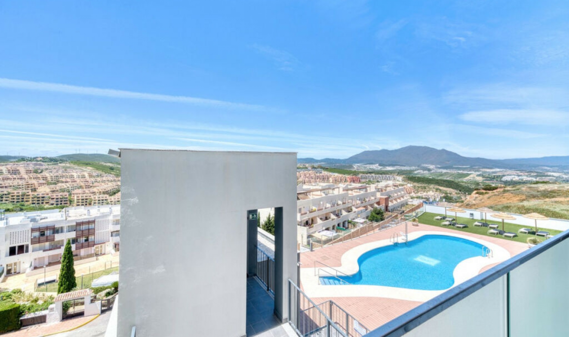 Resale - Apartment -
La Duquesa