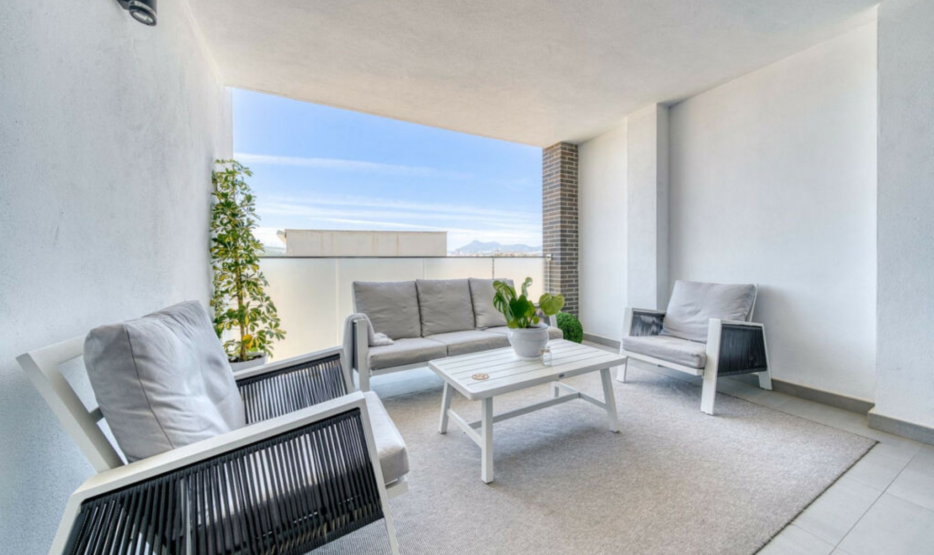 Resale - Apartment -
La Duquesa