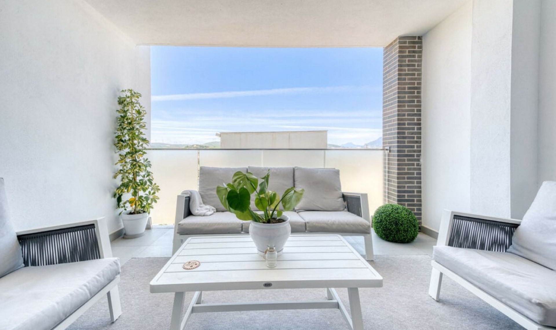 Resale - Apartment -
La Duquesa