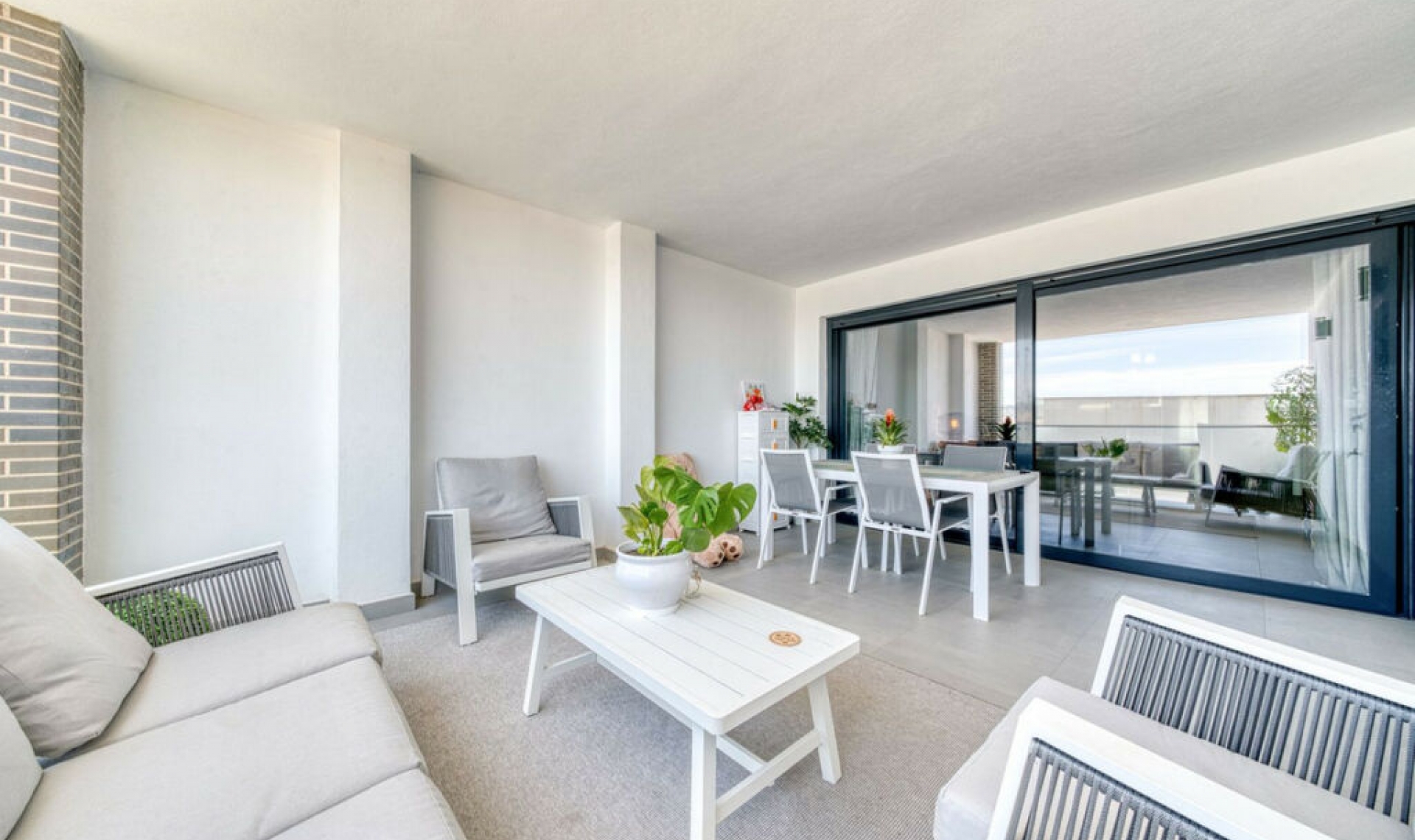 Resale - Apartment -
La Duquesa