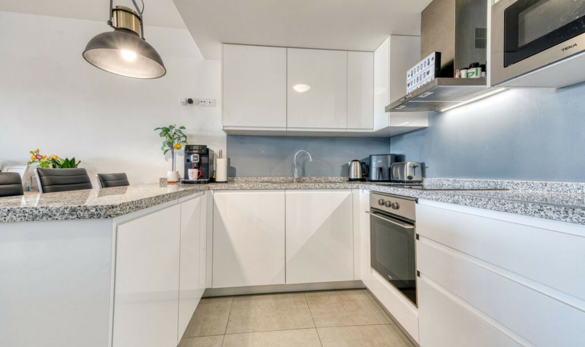 Resale - Apartment -
La Duquesa