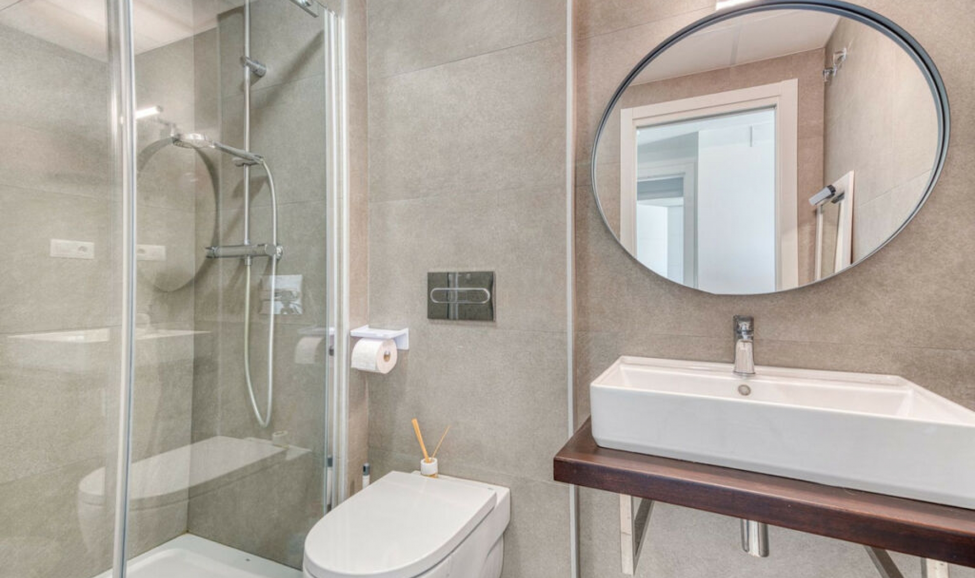 Resale - Apartment -
La Duquesa