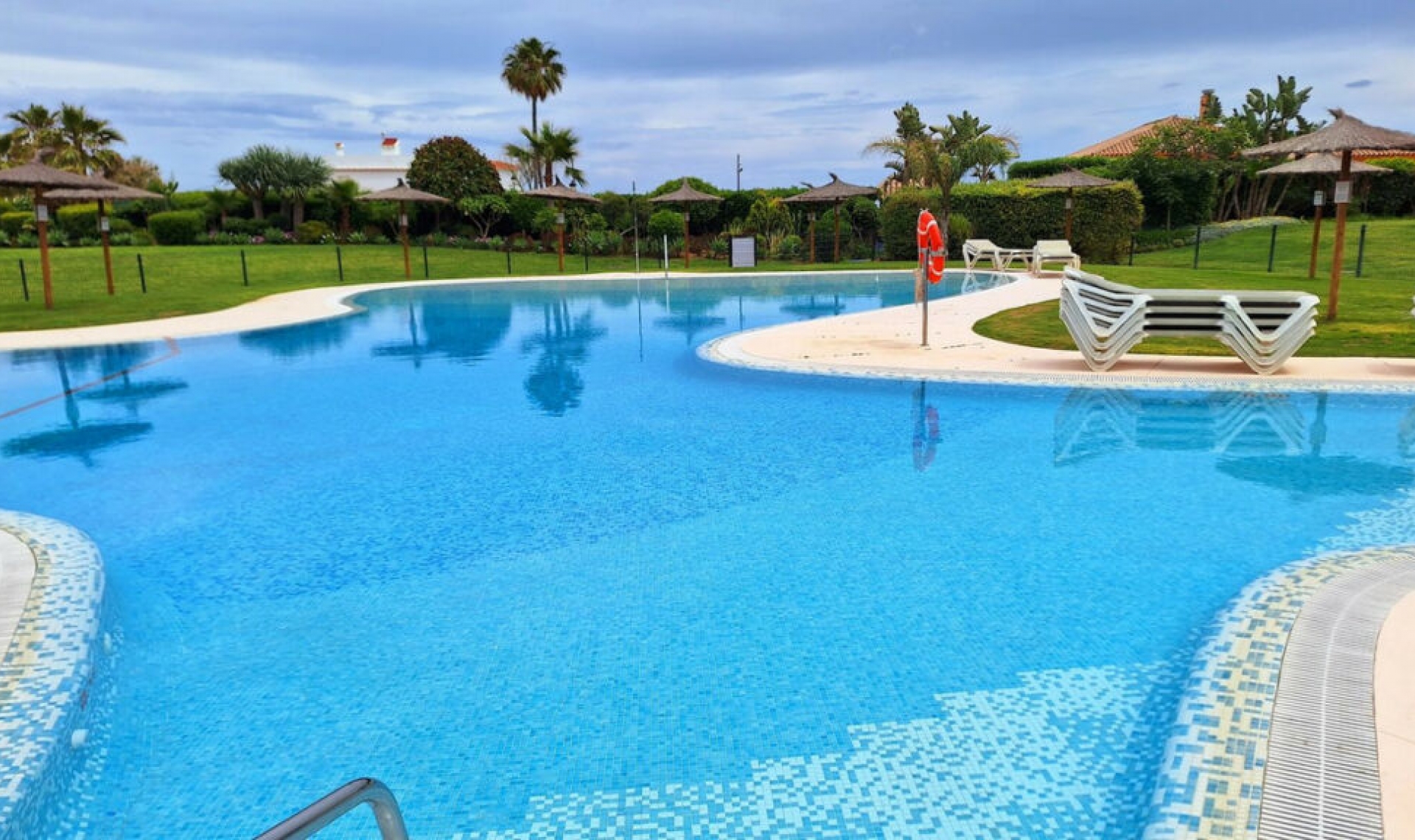 Resale - Apartment -
La Duquesa