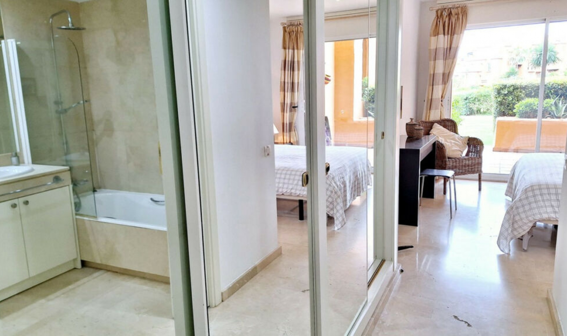 Resale - Apartment -
La Duquesa