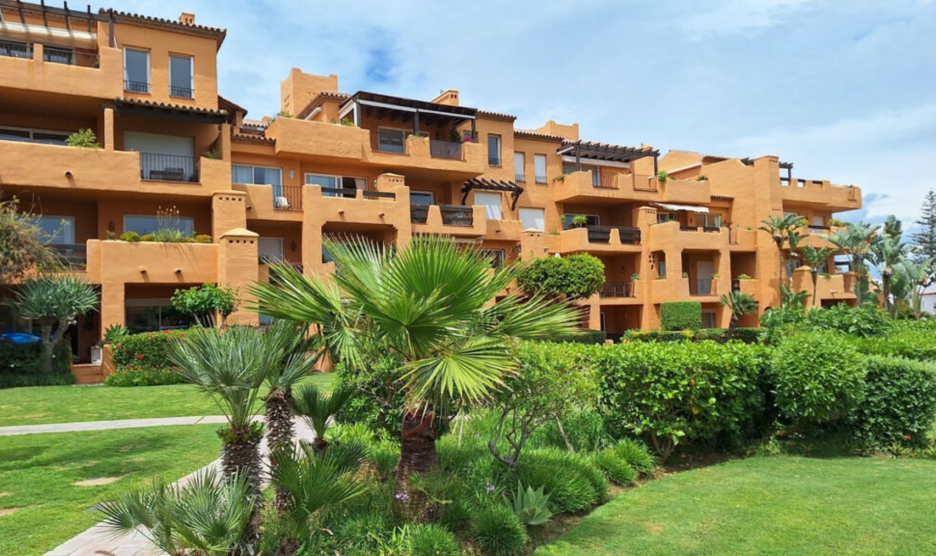 Resale - Apartment -
La Duquesa