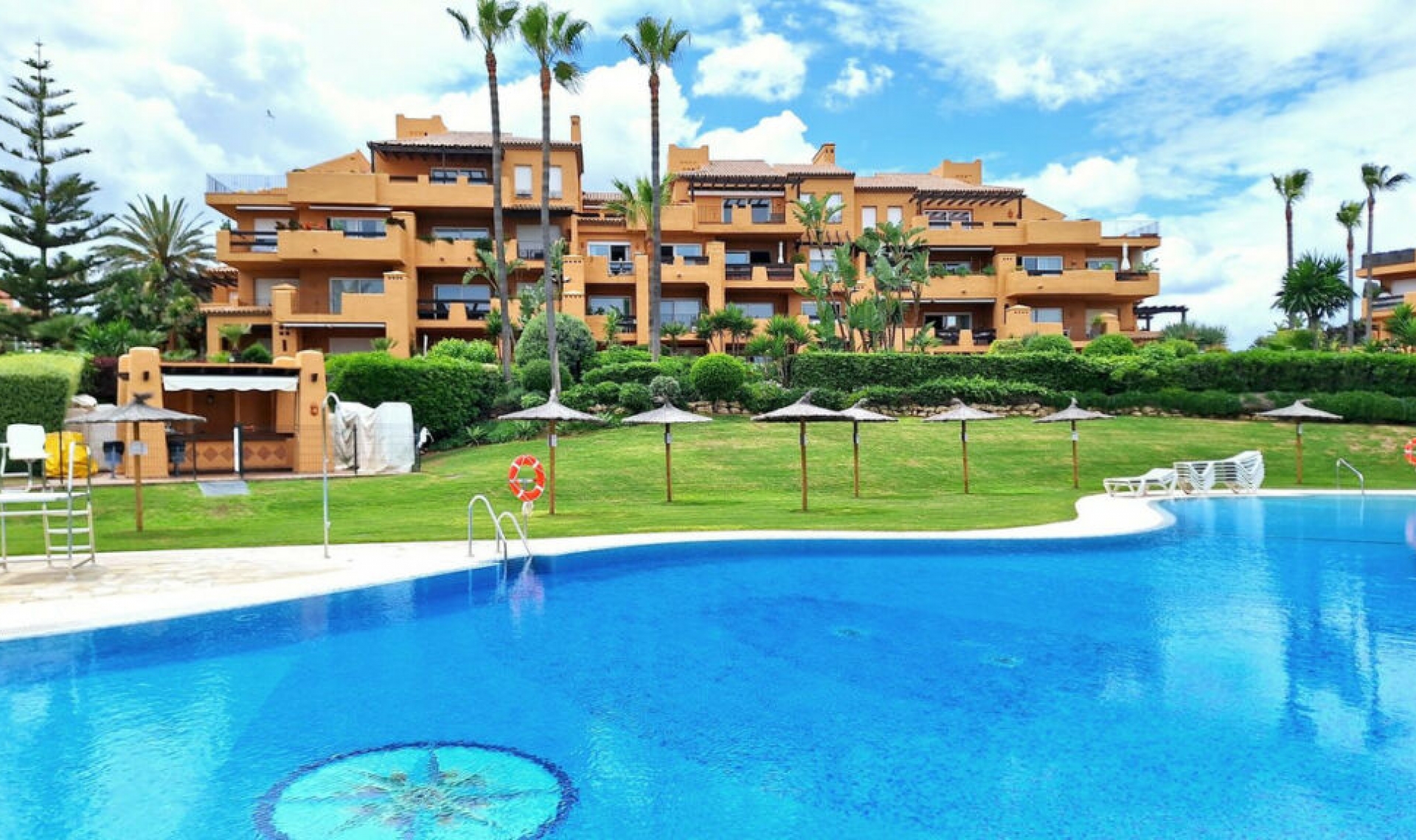 Resale - Apartment -
La Duquesa