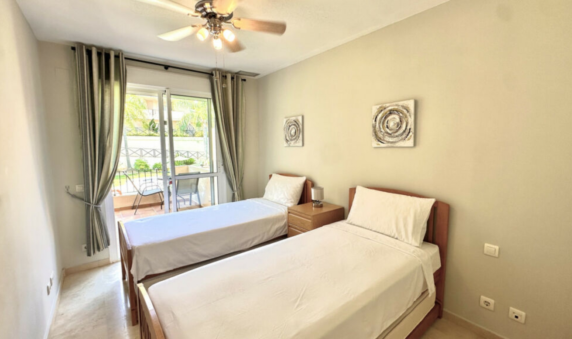 Resale - Apartment -
La Duquesa