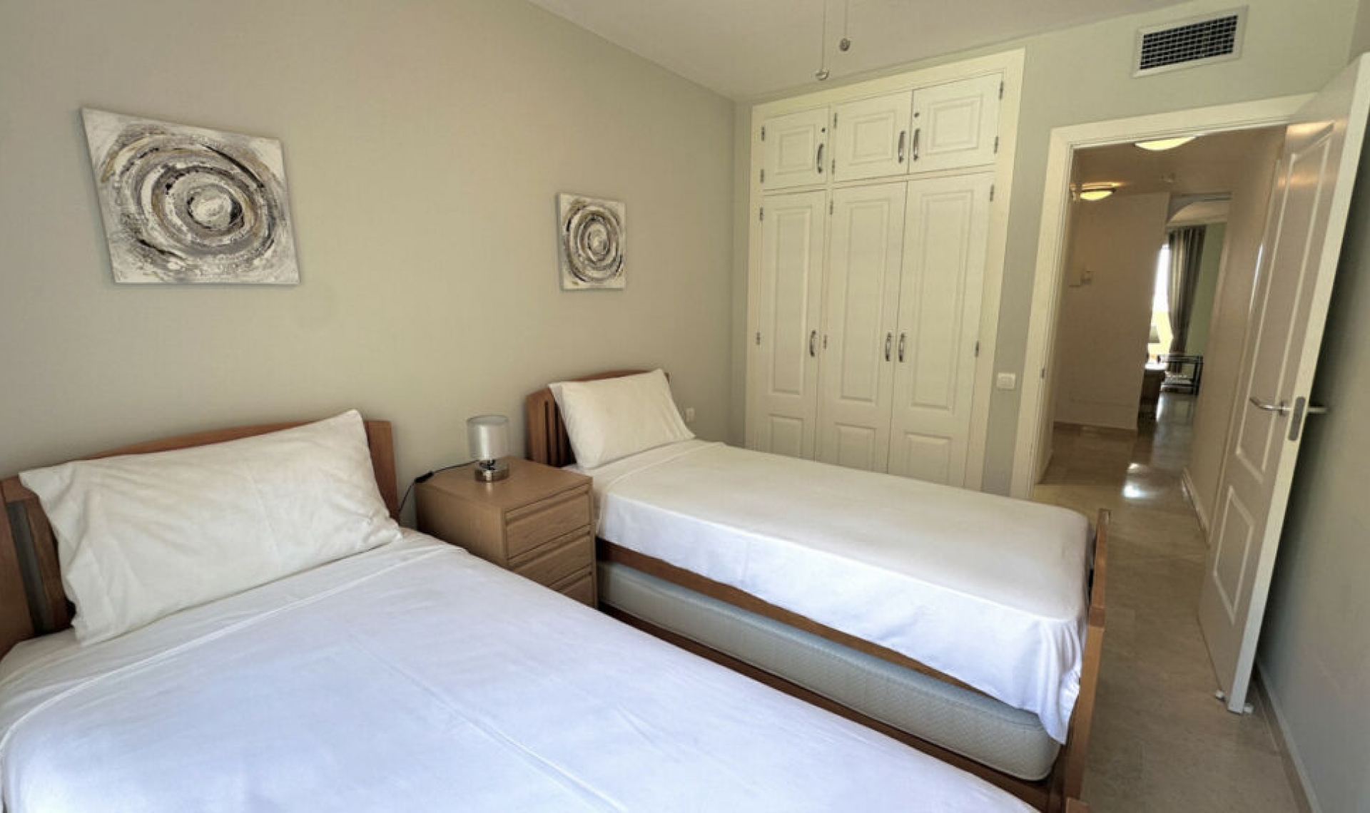 Resale - Apartment -
La Duquesa