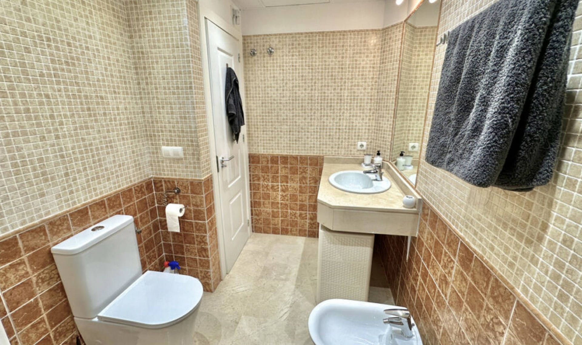 Resale - Apartment -
La Duquesa