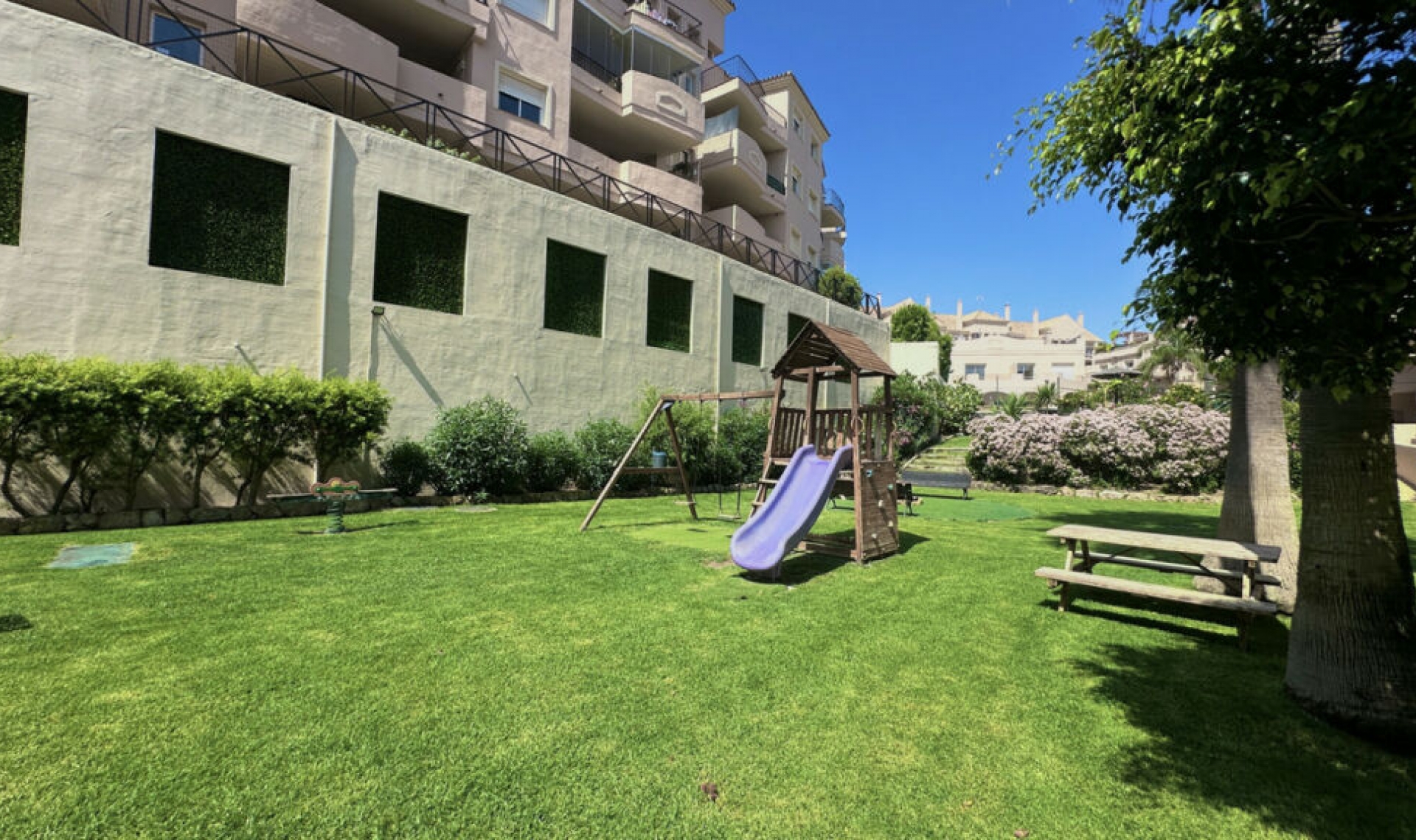 Resale - Apartment -
La Duquesa