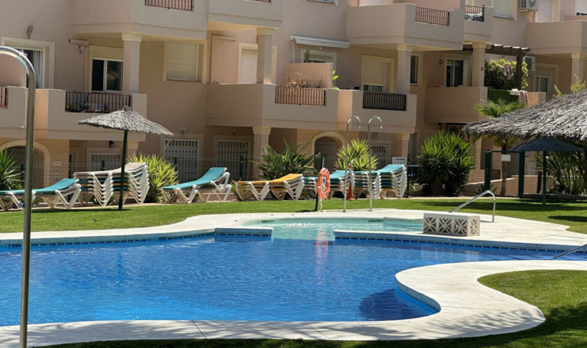 Resale - Apartment -
La Duquesa