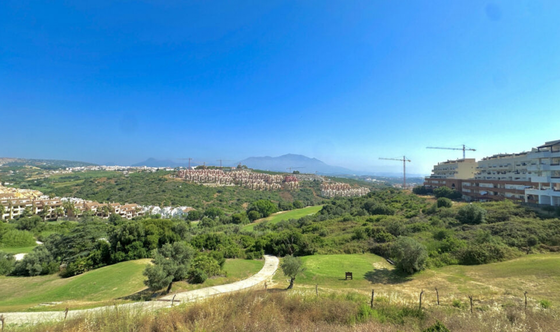 Resale - Apartment -
La Duquesa