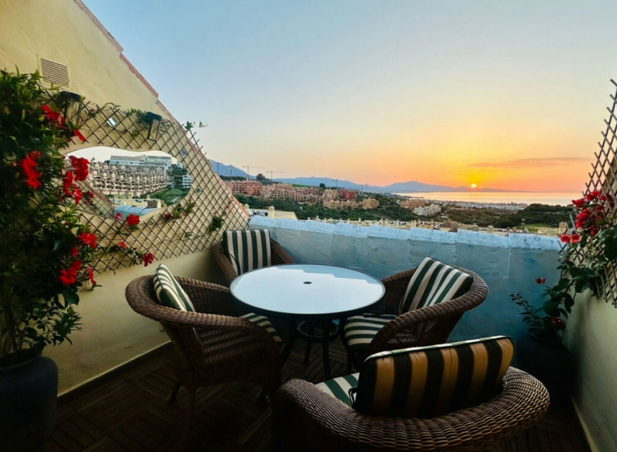 Resale - Apartment -
La Duquesa