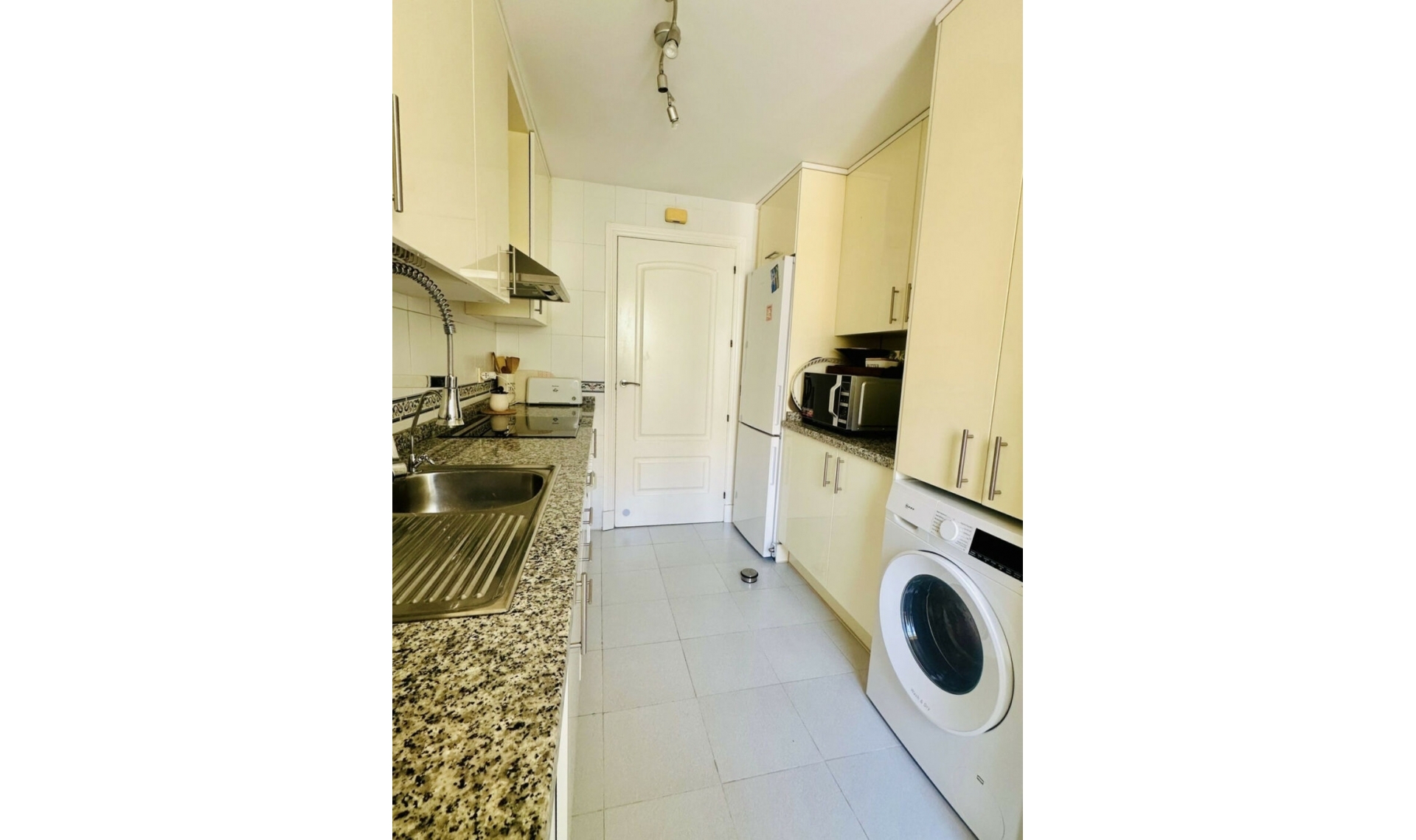 Resale - Apartment -
La Duquesa