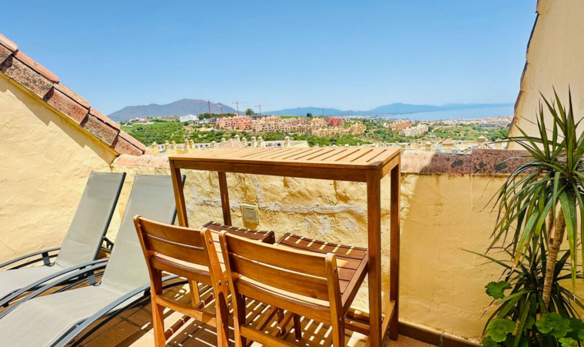 Resale - Apartment -
La Duquesa