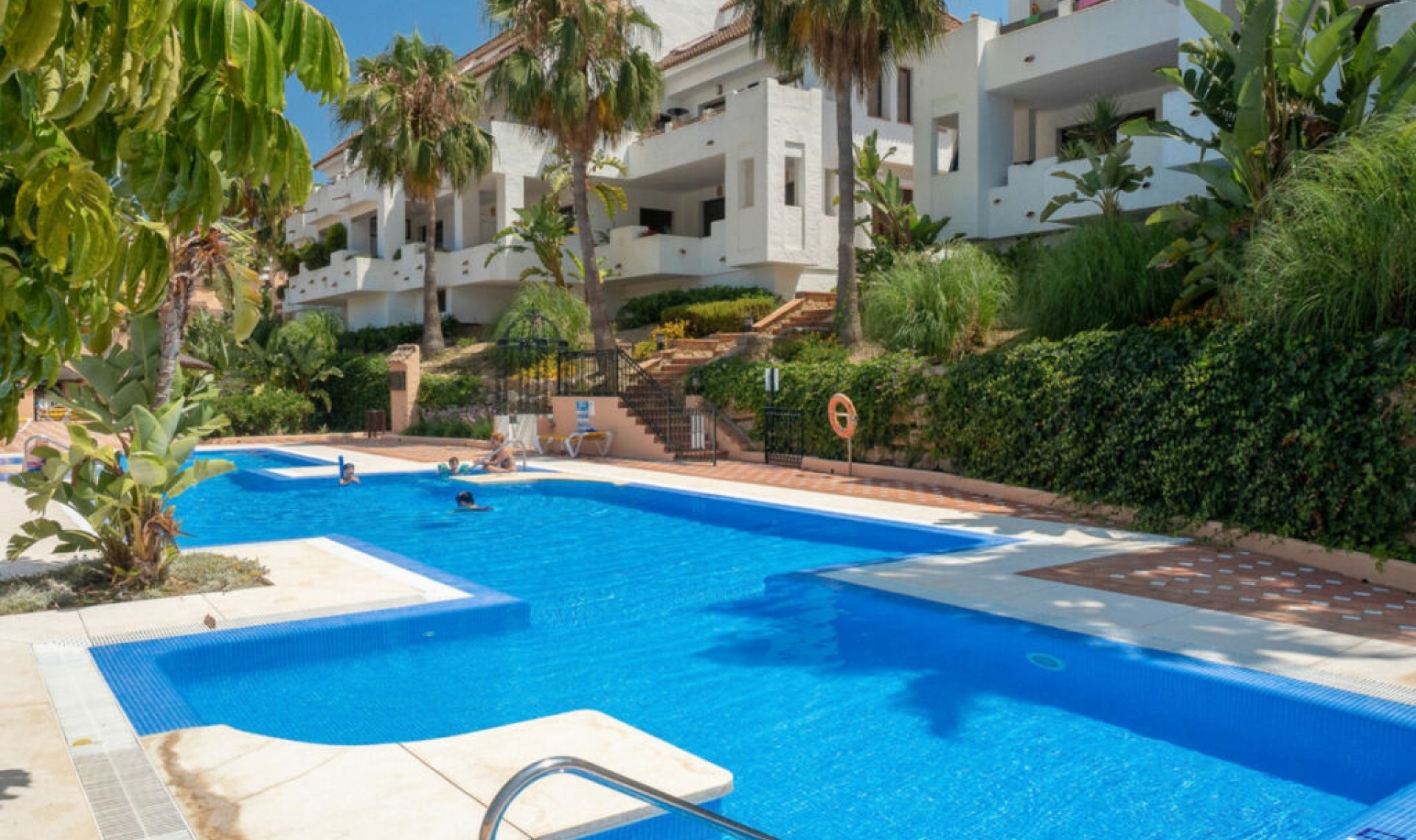 Resale - Apartment -
La Duquesa