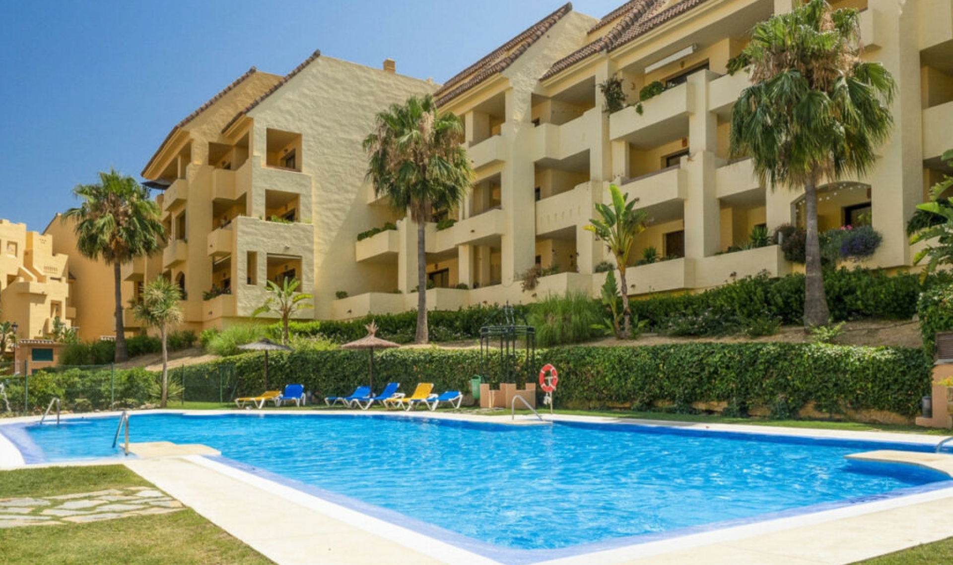 Resale - Apartment -
La Duquesa