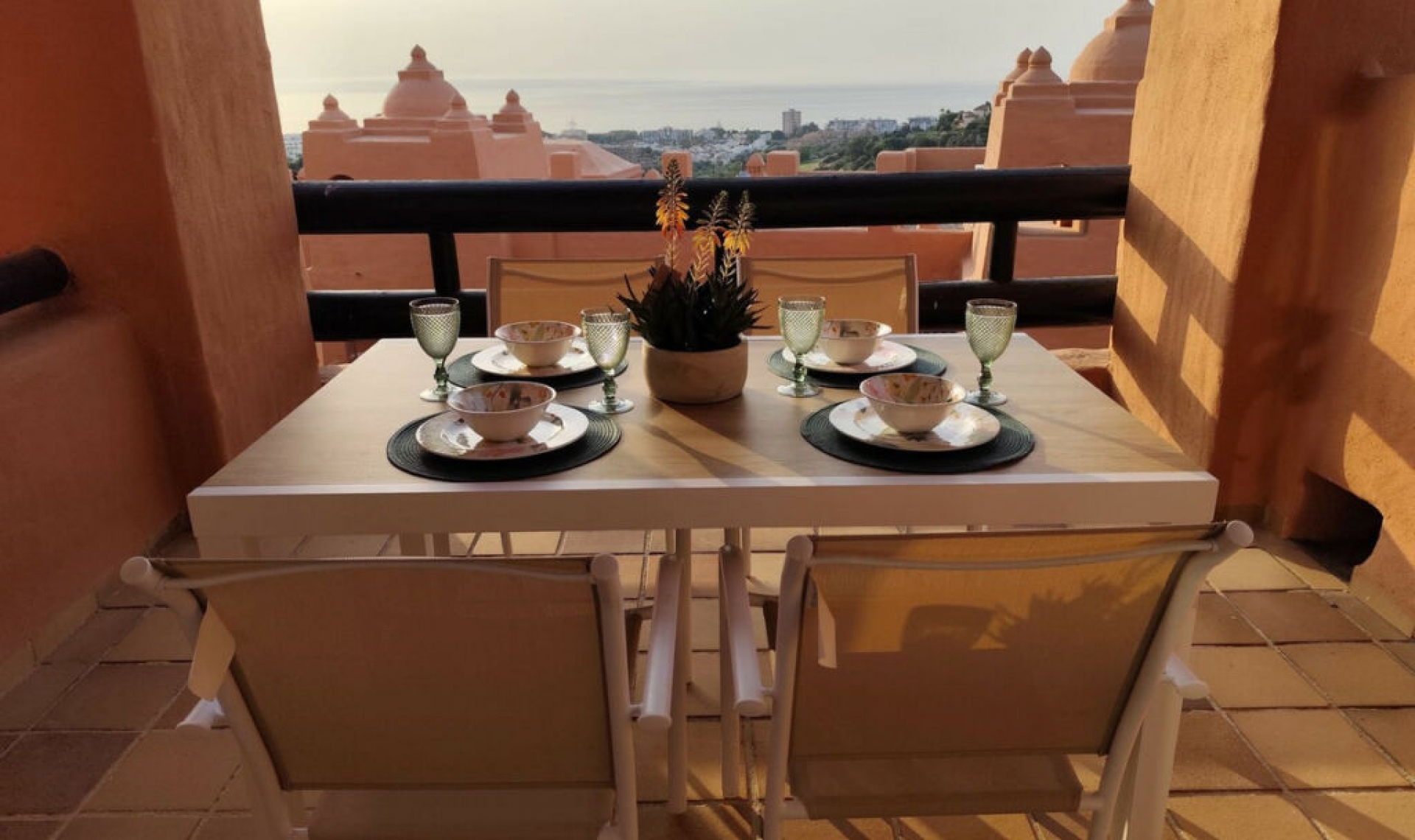 Resale - Apartment -
La Duquesa