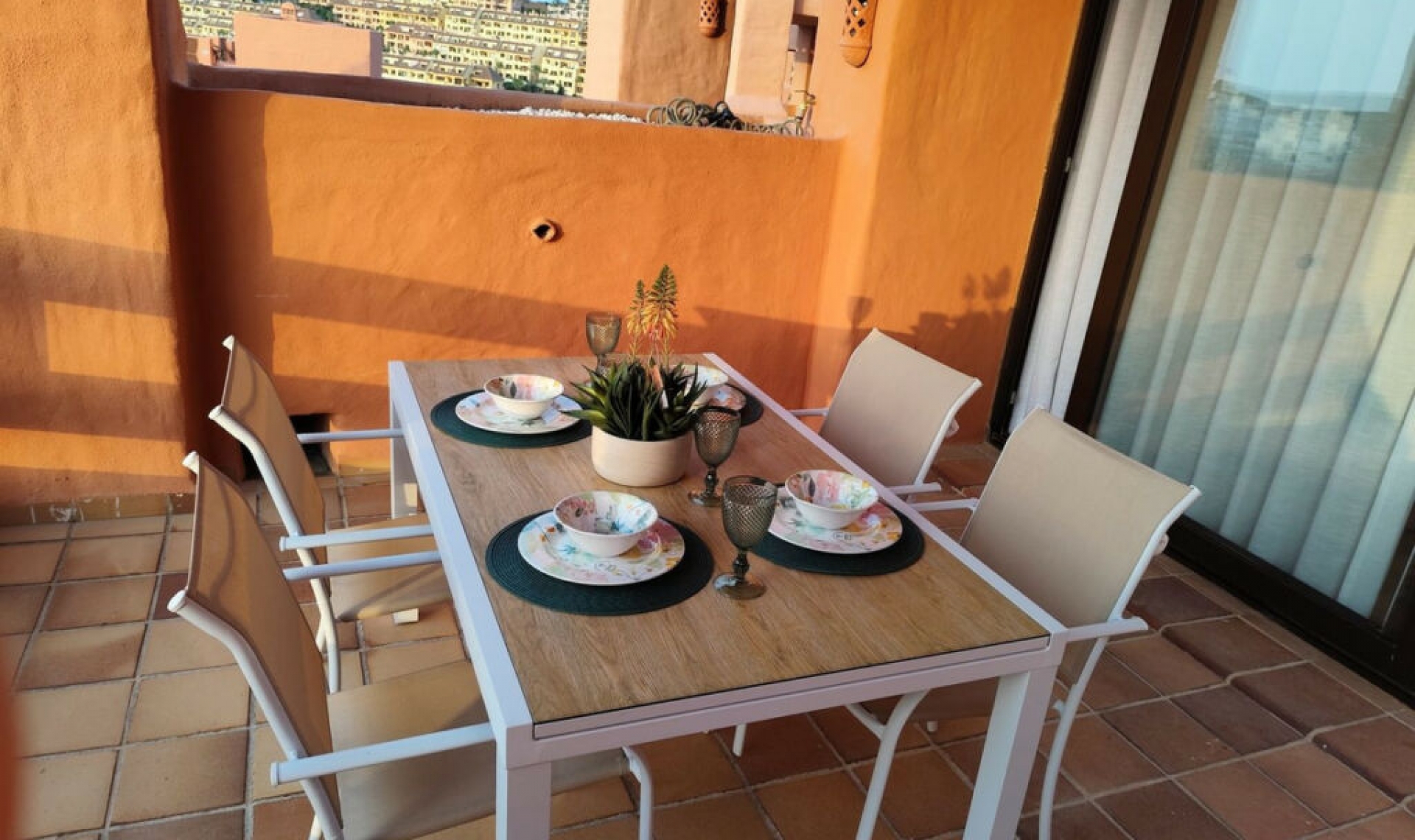 Resale - Apartment -
La Duquesa