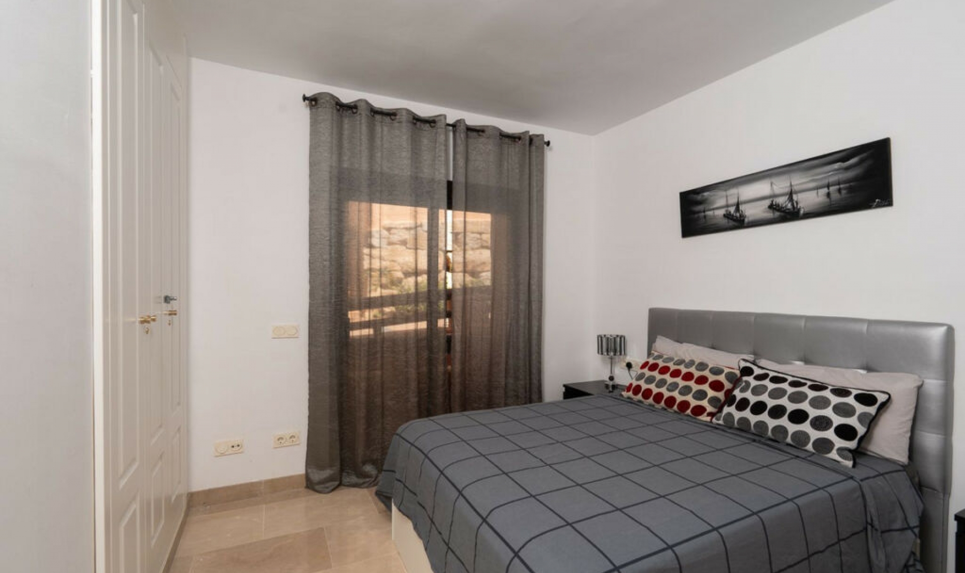 Resale - Apartment -
La Duquesa