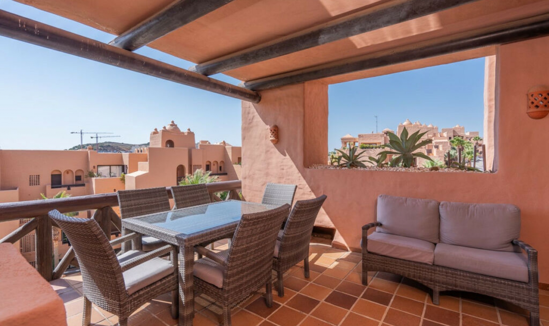 Resale - Apartment -
La Duquesa