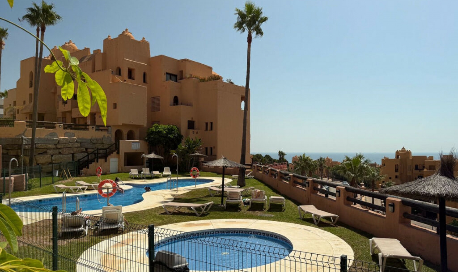 Resale - Apartment -
La Duquesa