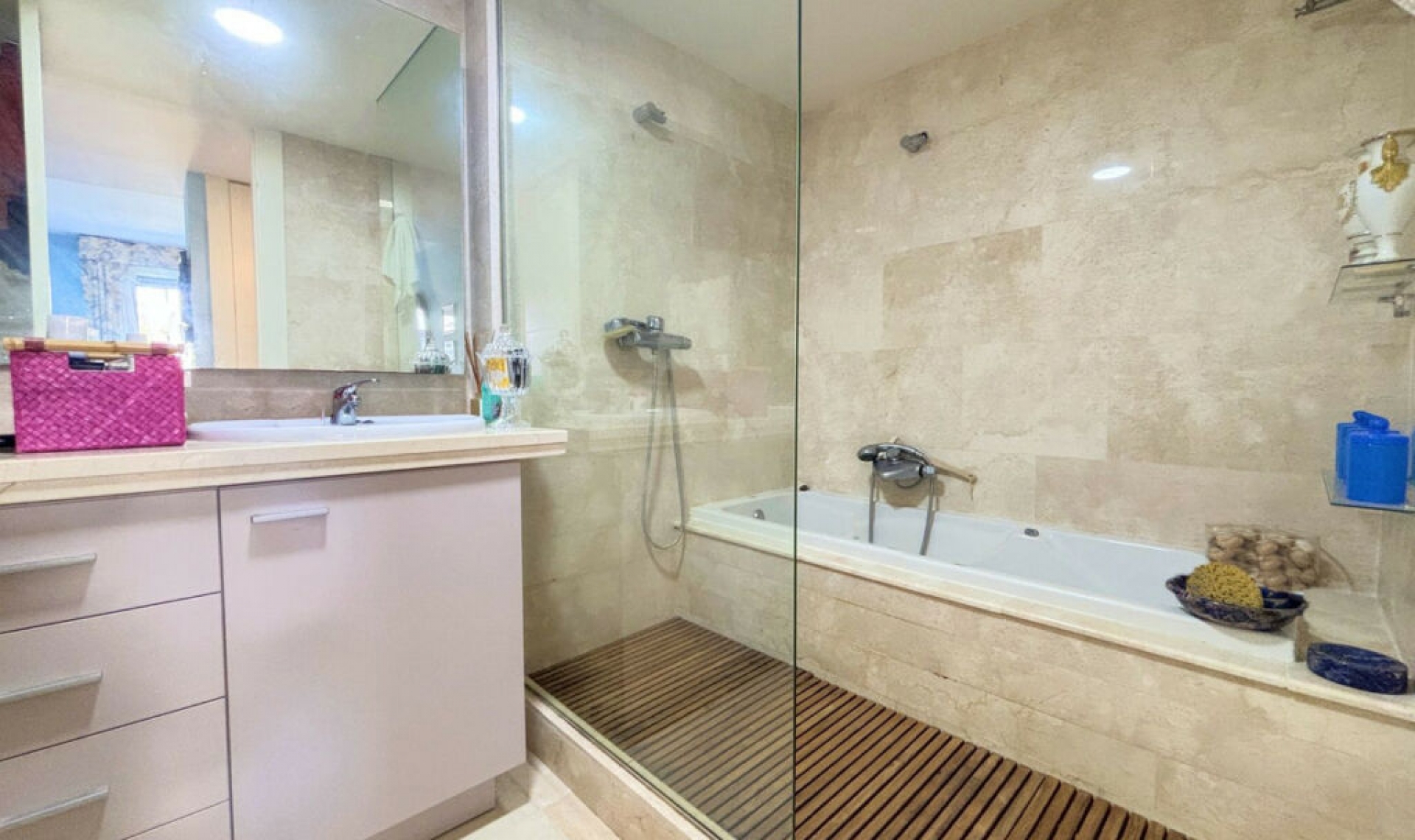 Resale - Apartment -
La Duquesa