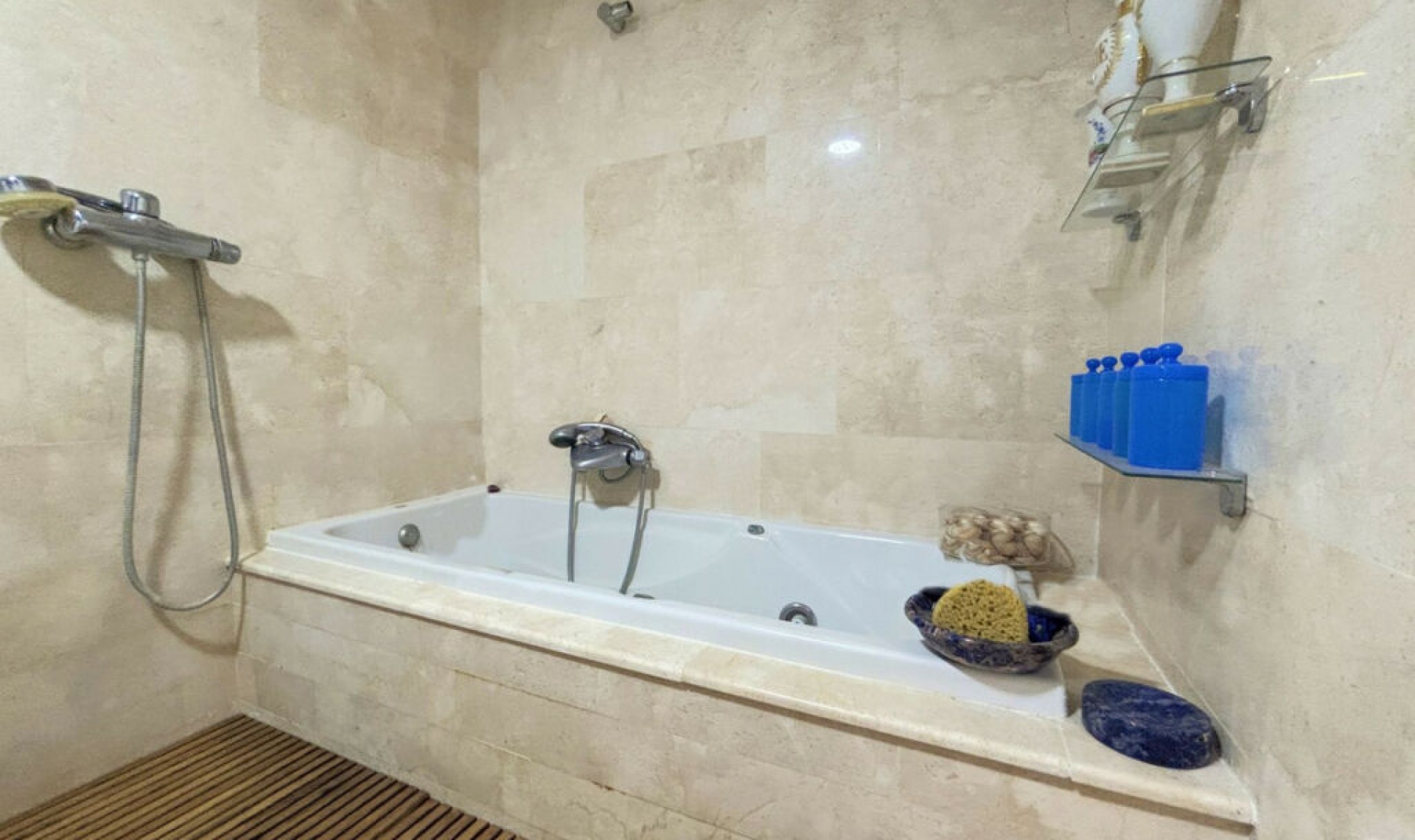 Resale - Apartment -
La Duquesa