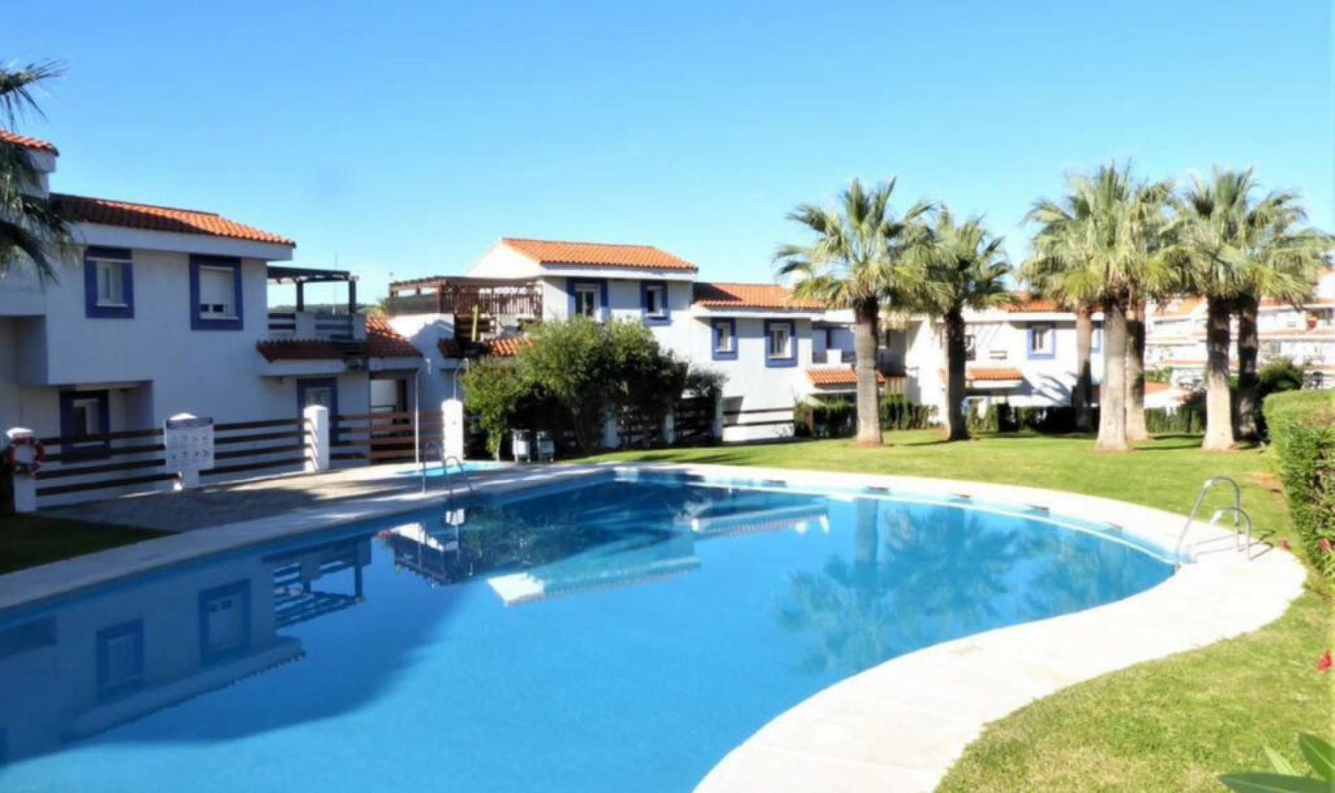 Resale - Apartment -
La Duquesa