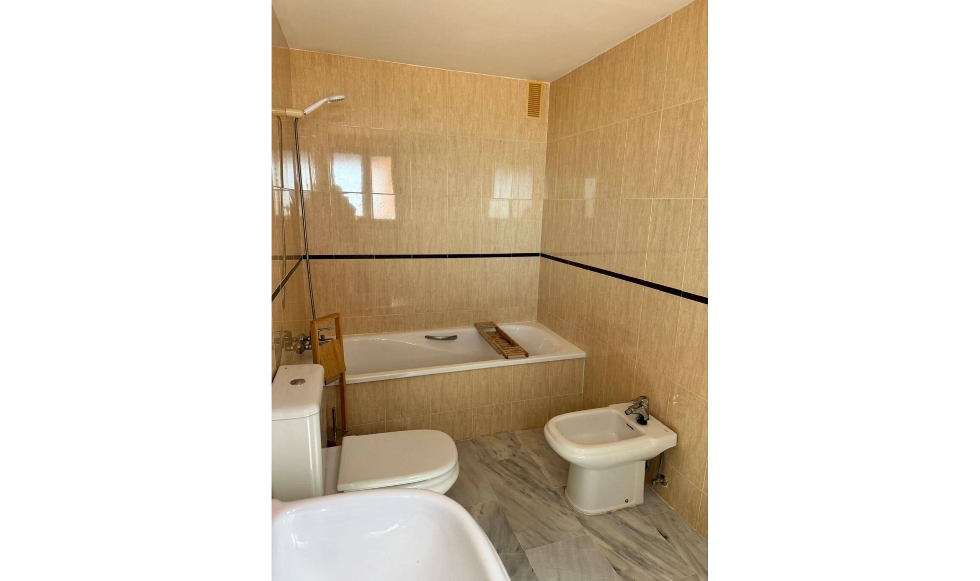 Resale - Apartment -
La Duquesa
