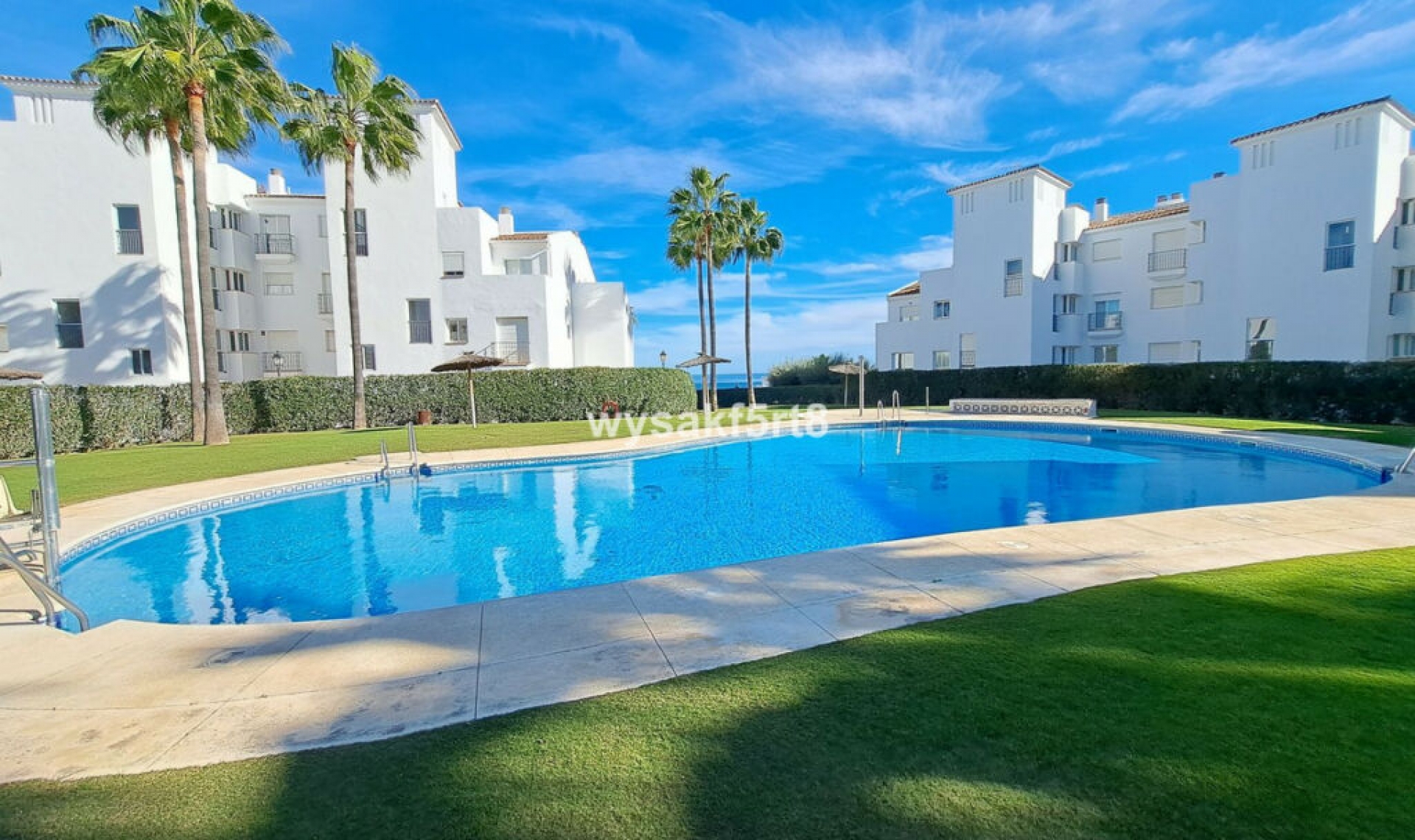 Resale - Apartment -
La Duquesa