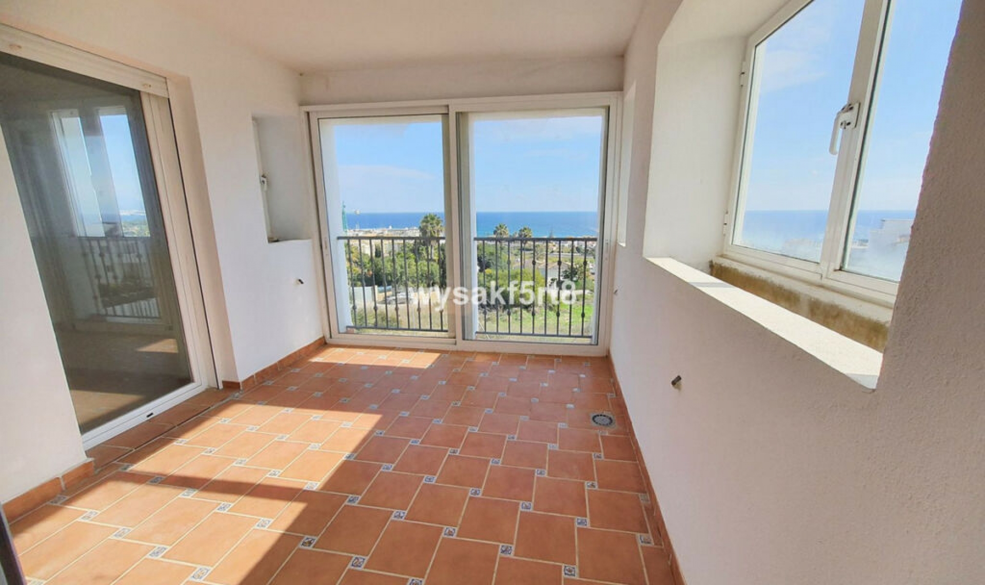 Resale - Apartment -
La Duquesa