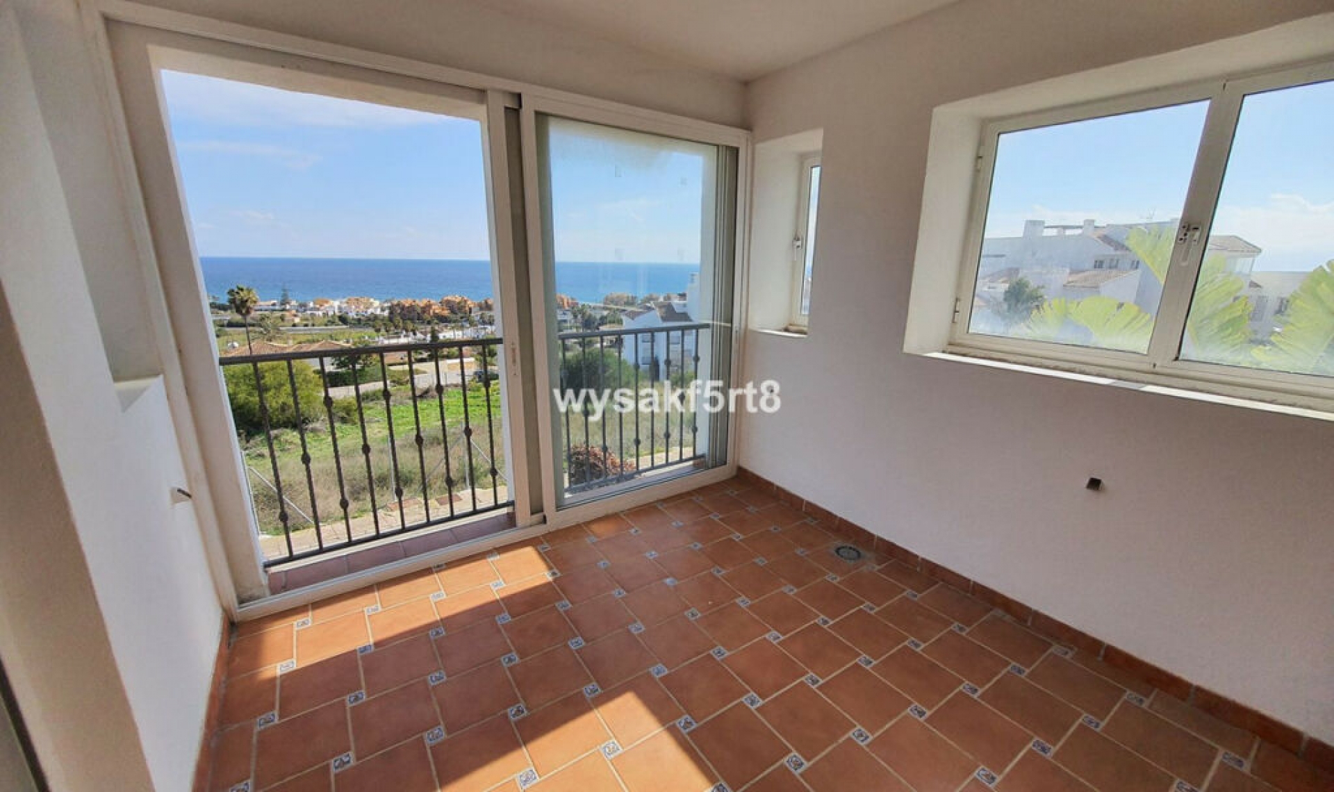Resale - Apartment -
La Duquesa
