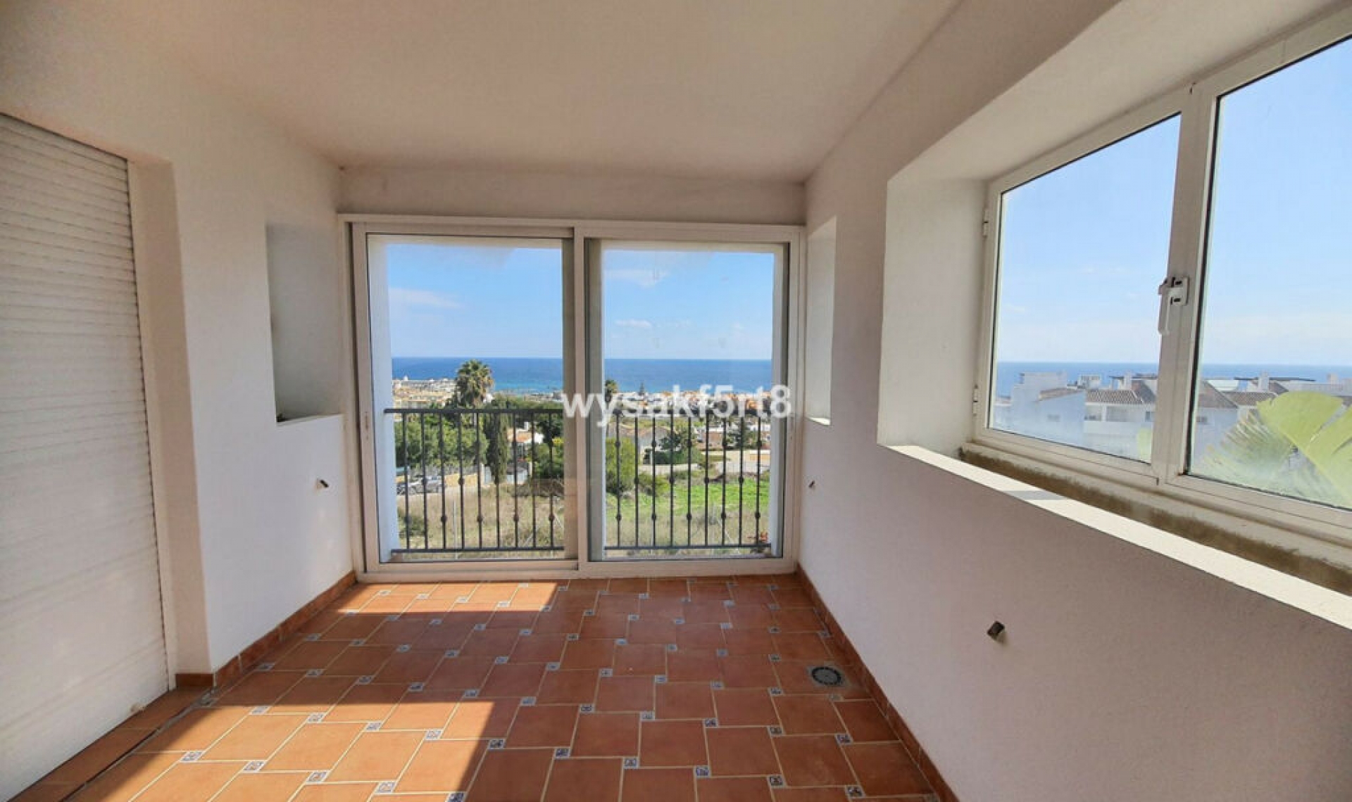 Resale - Apartment -
La Duquesa