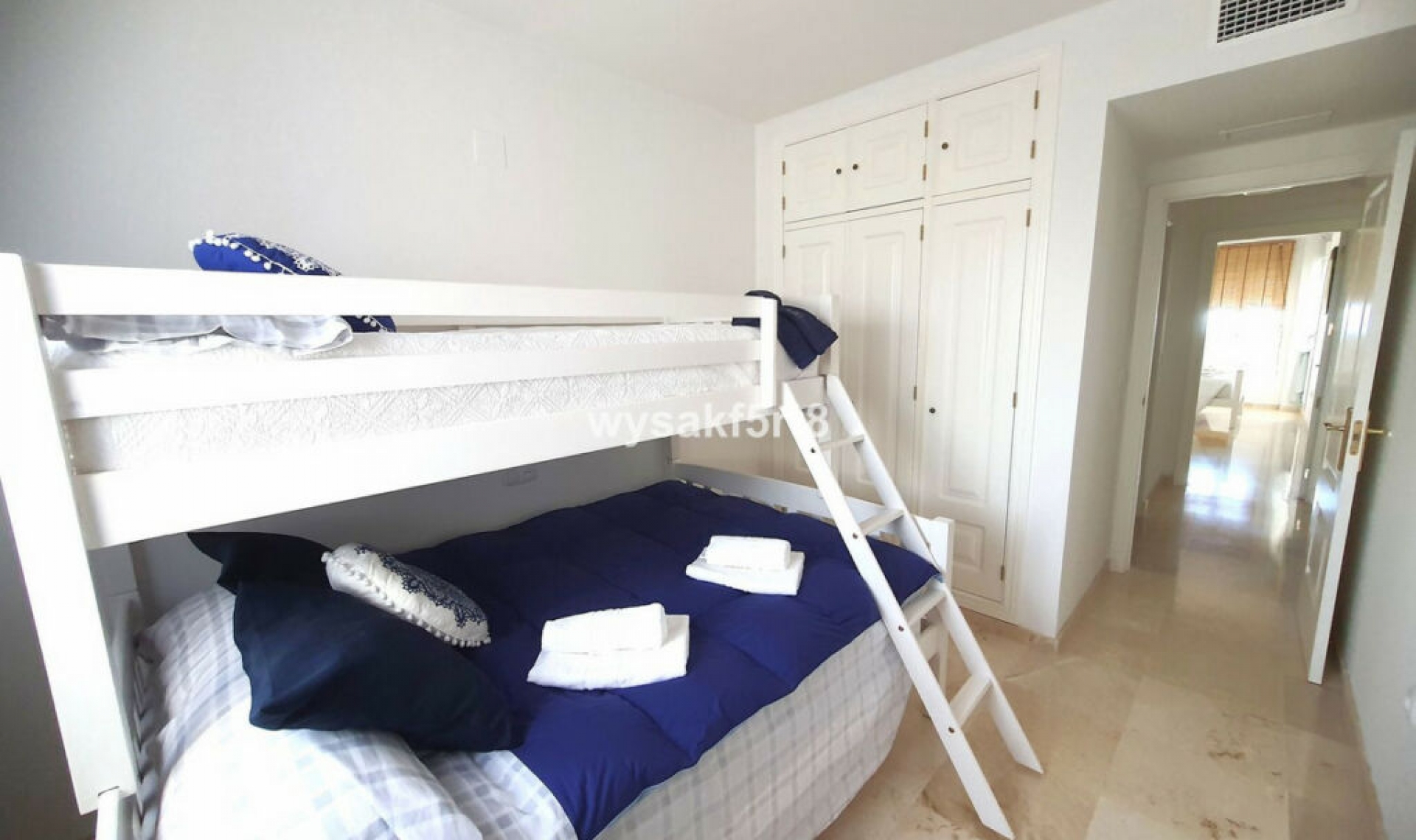 Resale - Apartment -
La Duquesa