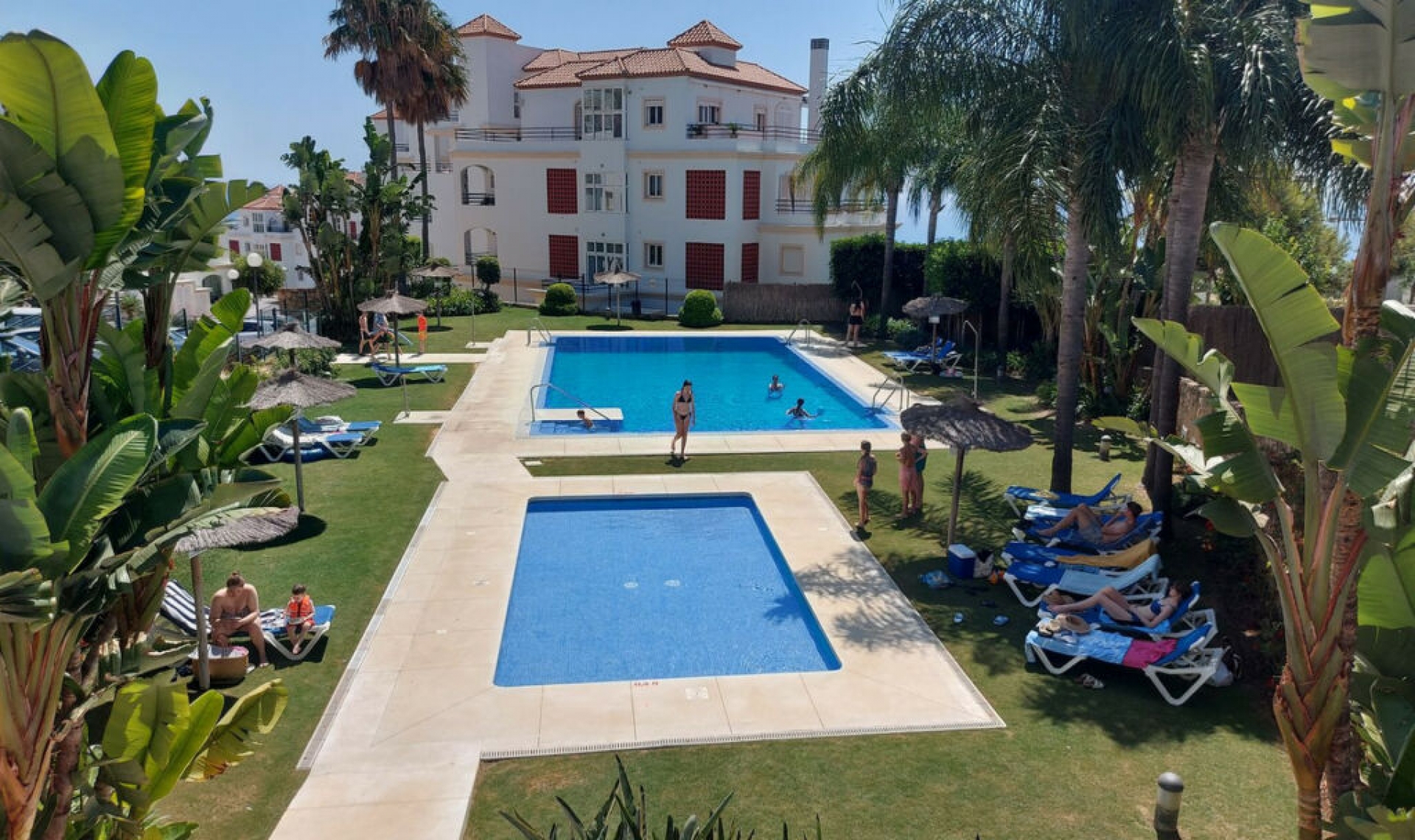 Resale - Apartment -
La Duquesa