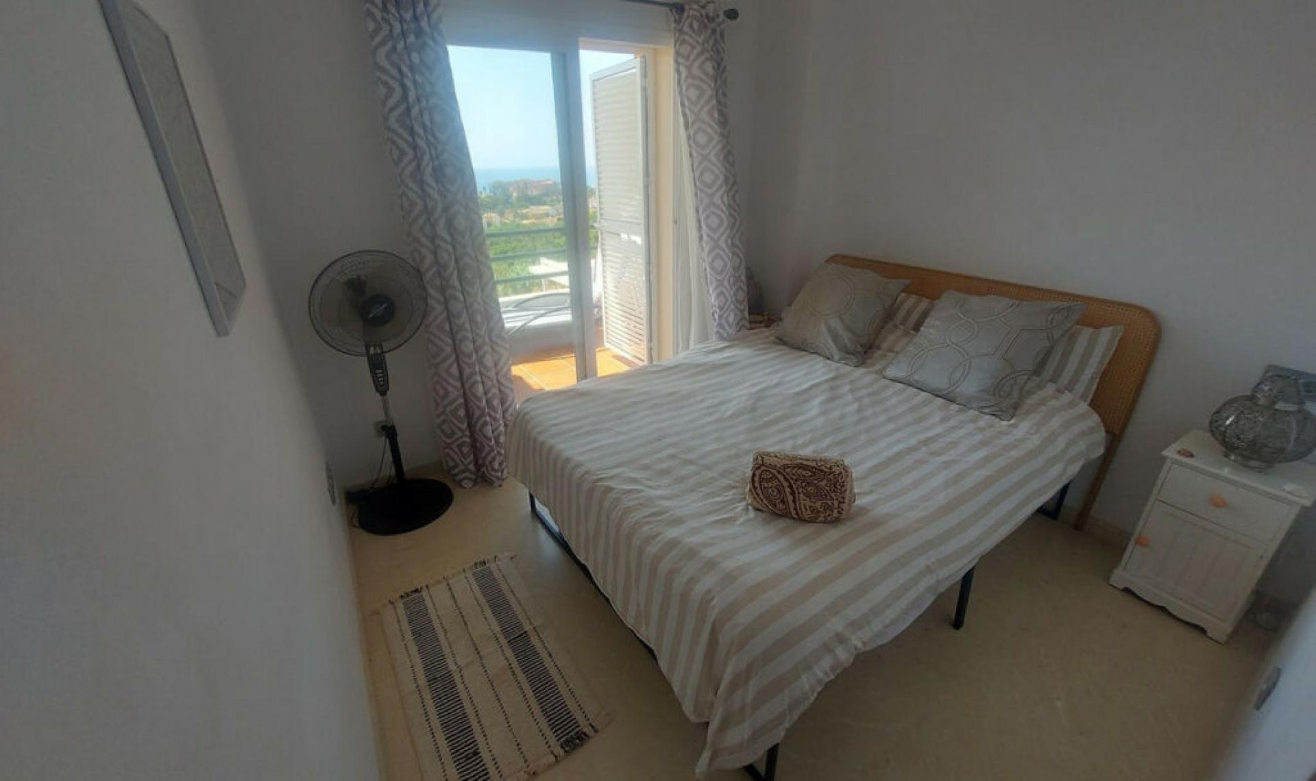 Resale - Apartment -
La Duquesa