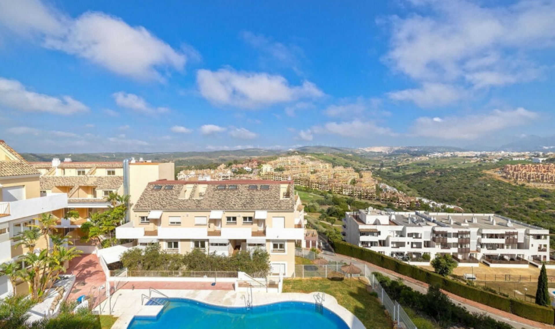 Resale - Apartment -
La Duquesa