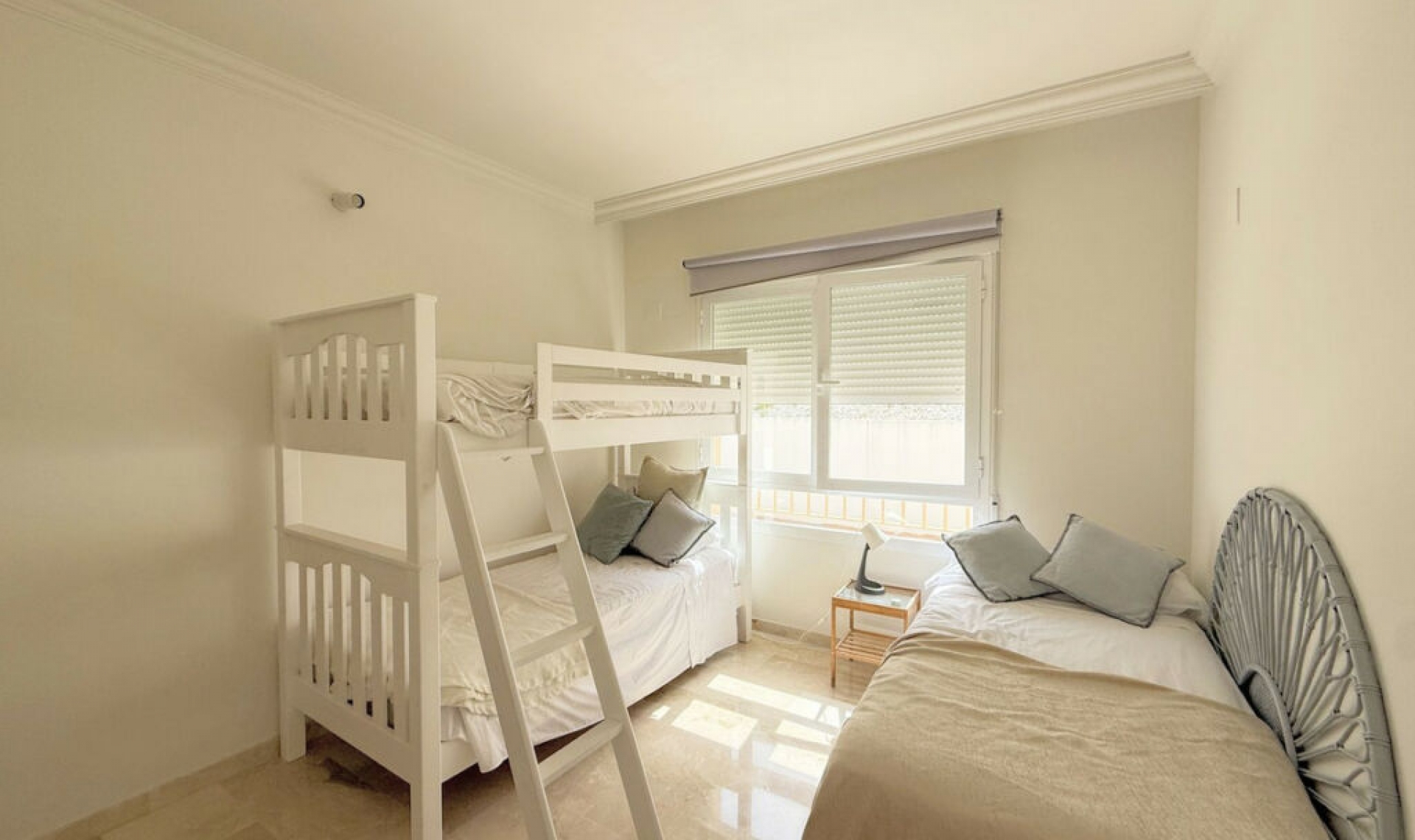 Resale - Apartment -
La Duquesa