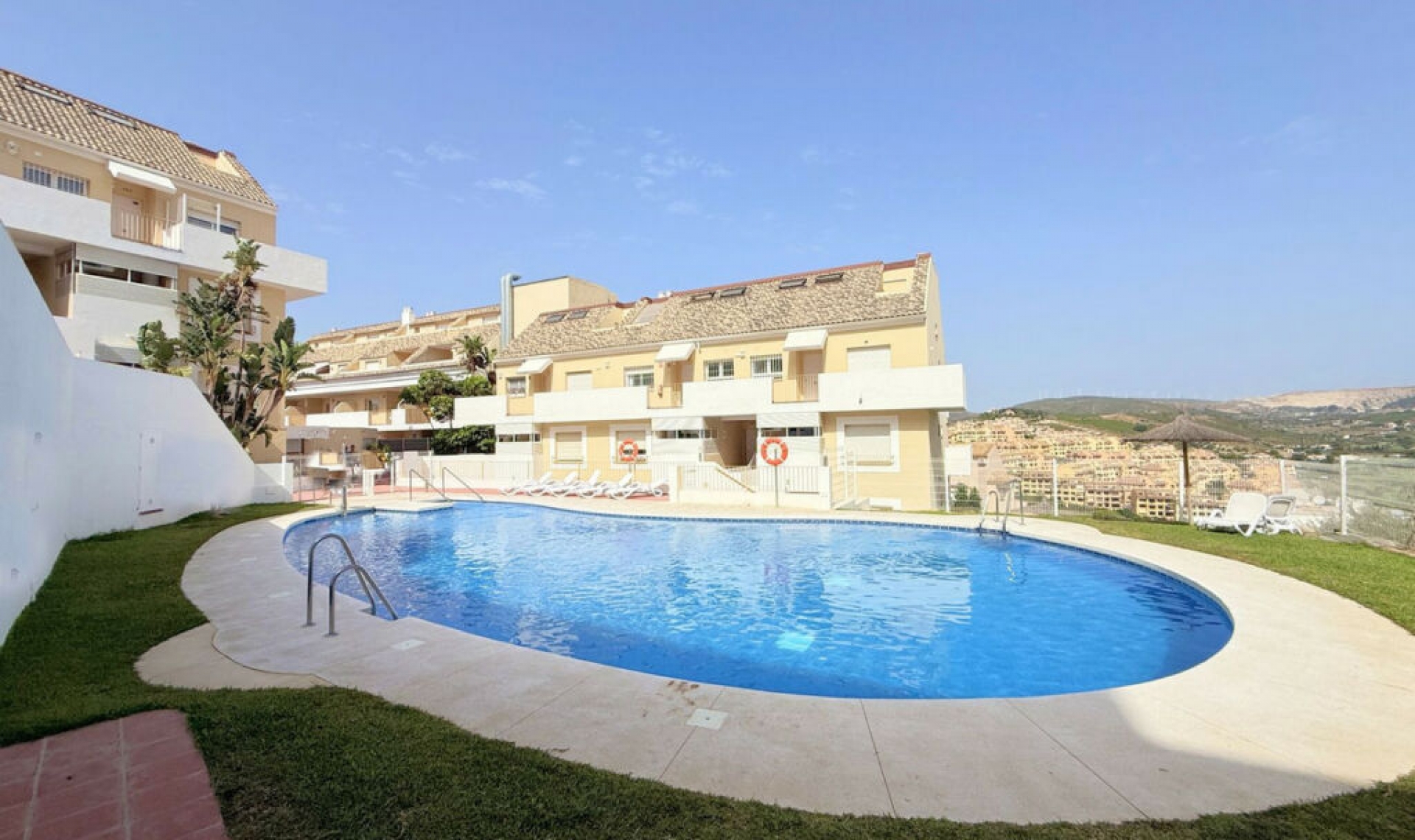 Resale - Apartment -
La Duquesa