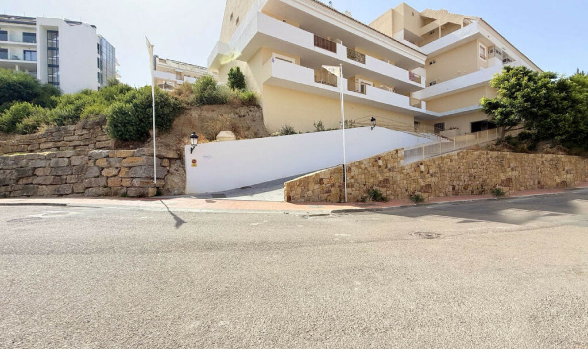 Resale - Apartment -
La Duquesa