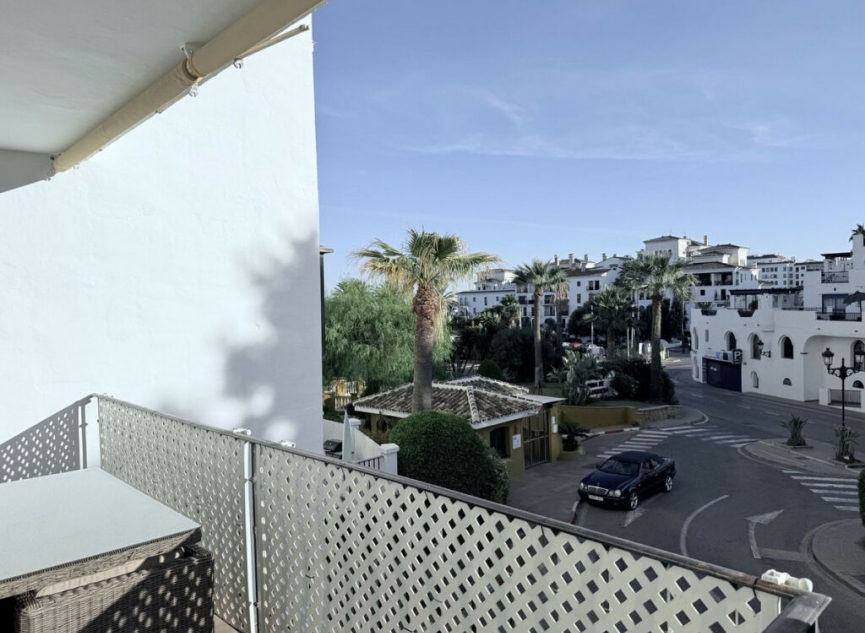 Resale - Apartment -
La Duquesa