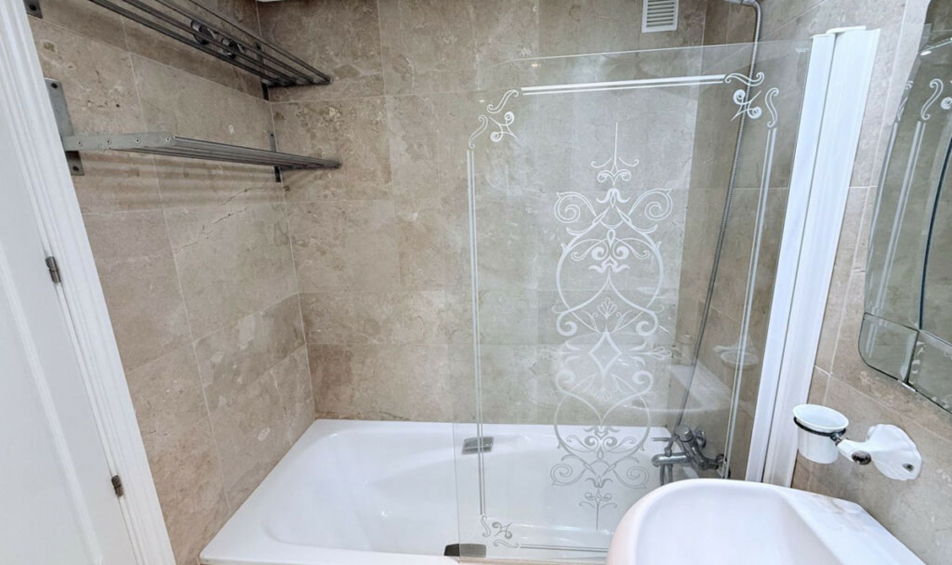 Resale - Apartment -
La Duquesa