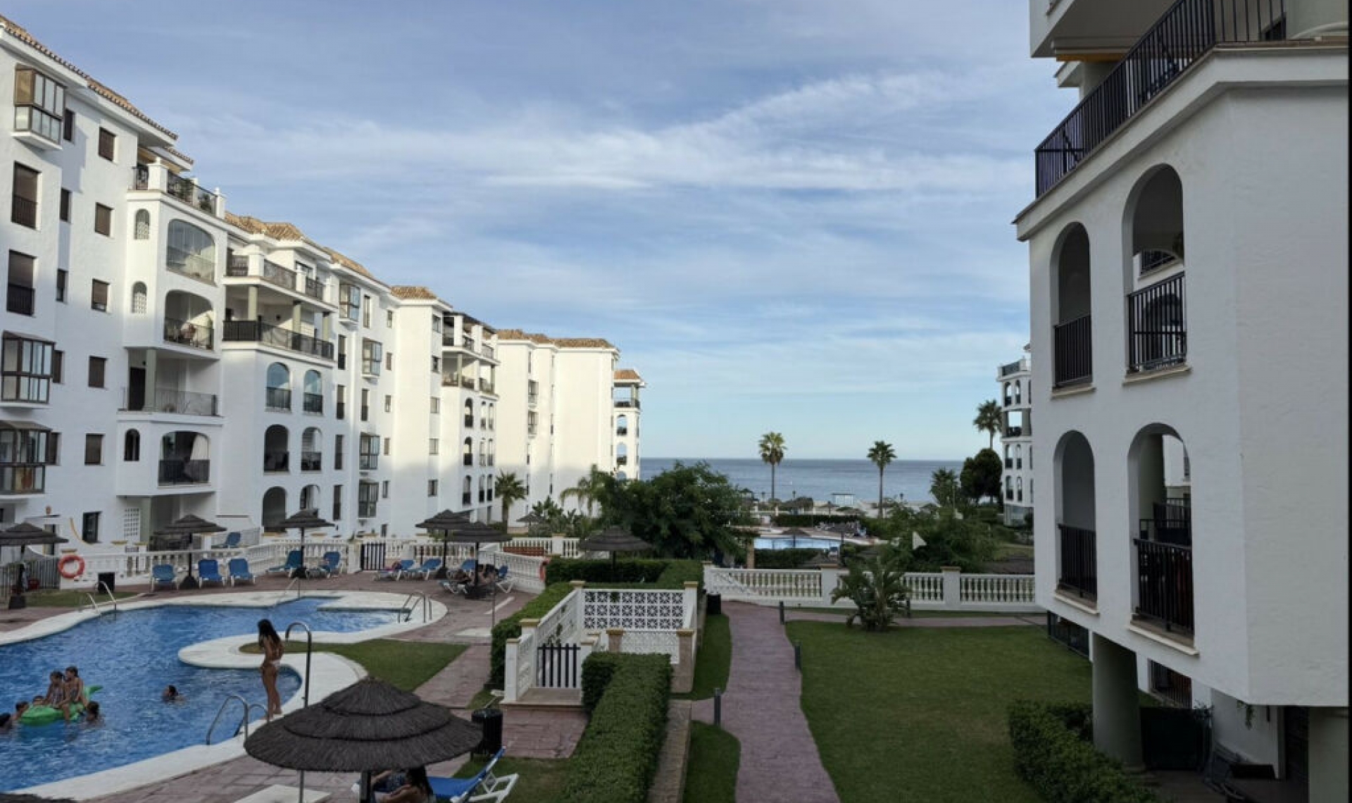 Resale - Apartment -
La Duquesa