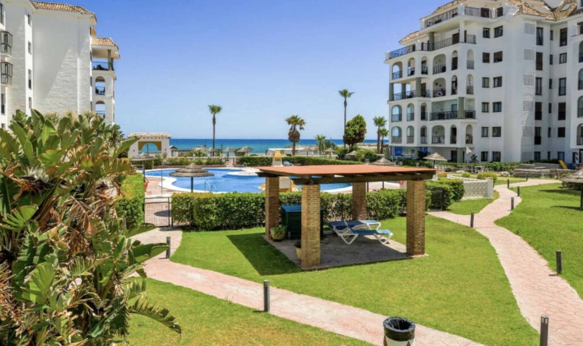 Resale - Apartment -
La Duquesa