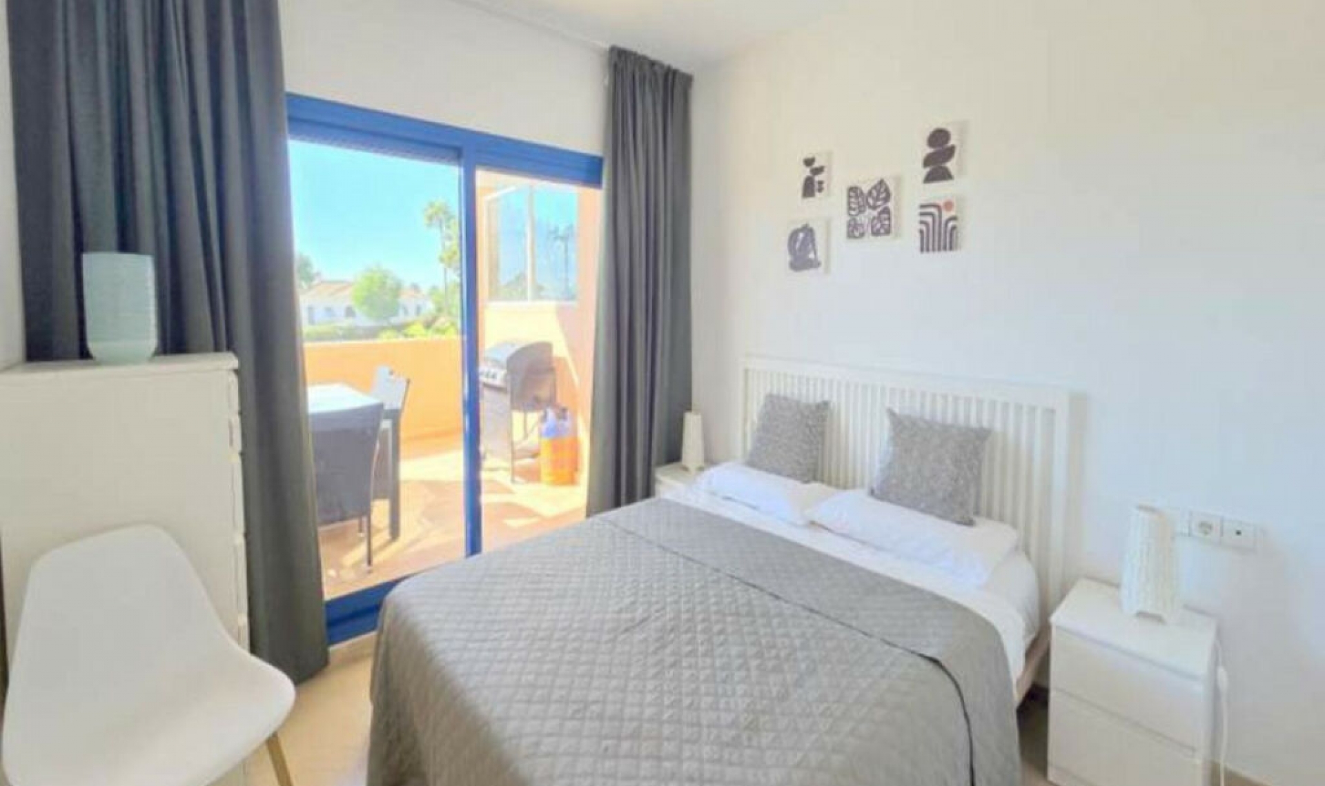 Resale - Apartment -
La Duquesa