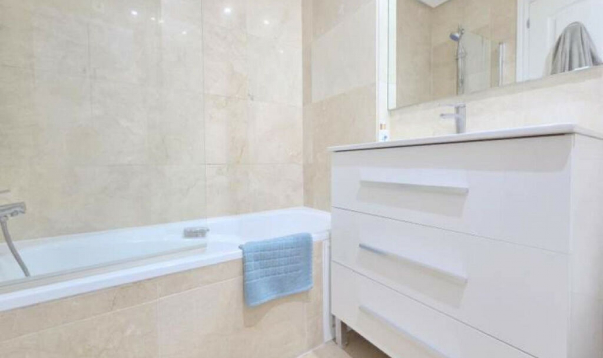 Resale - Apartment -
La Duquesa