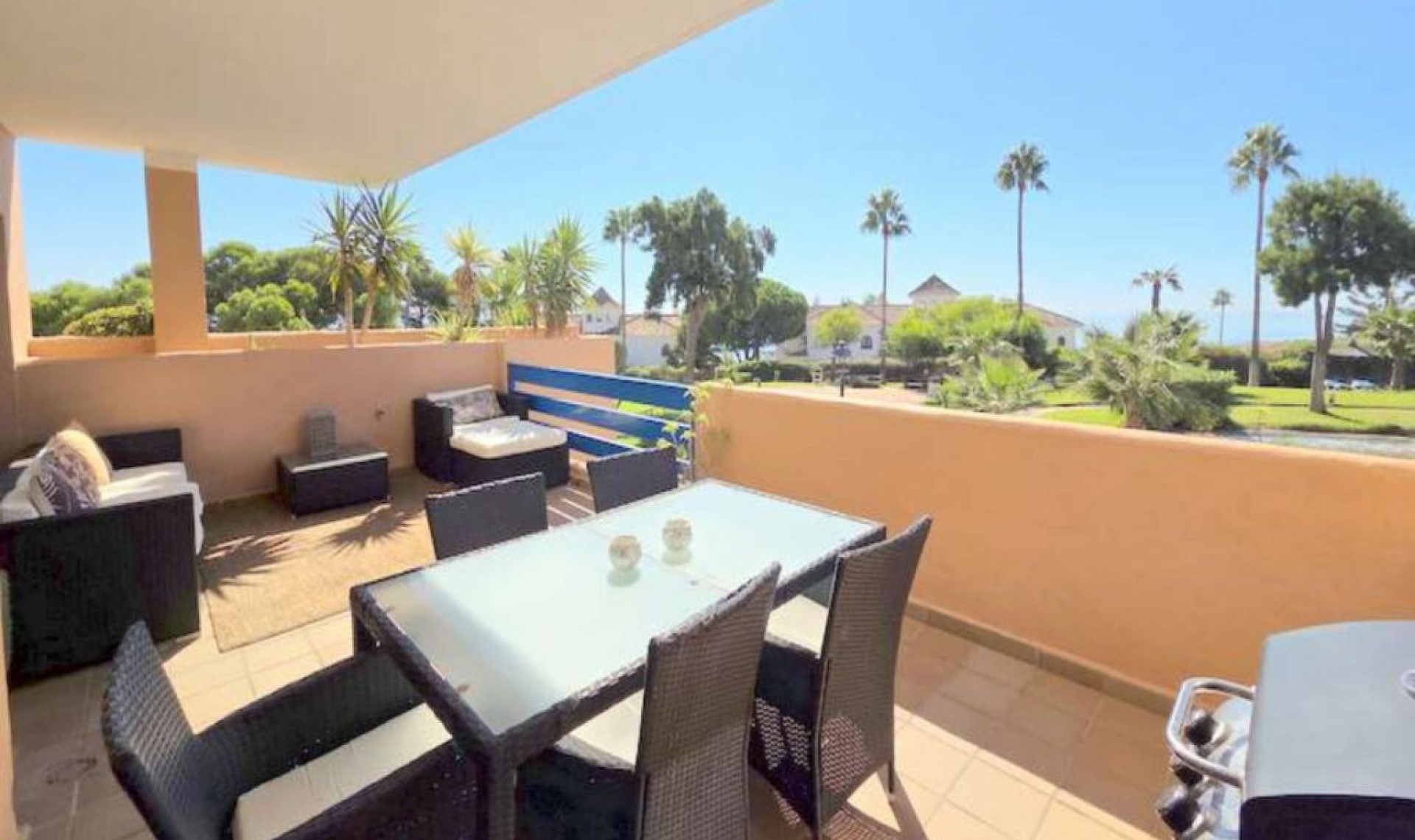 Resale - Apartment -
La Duquesa