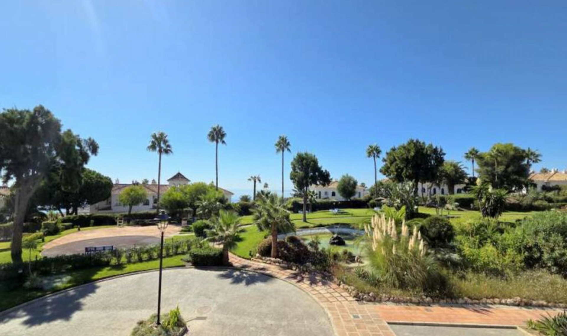 Resale - Apartment -
La Duquesa