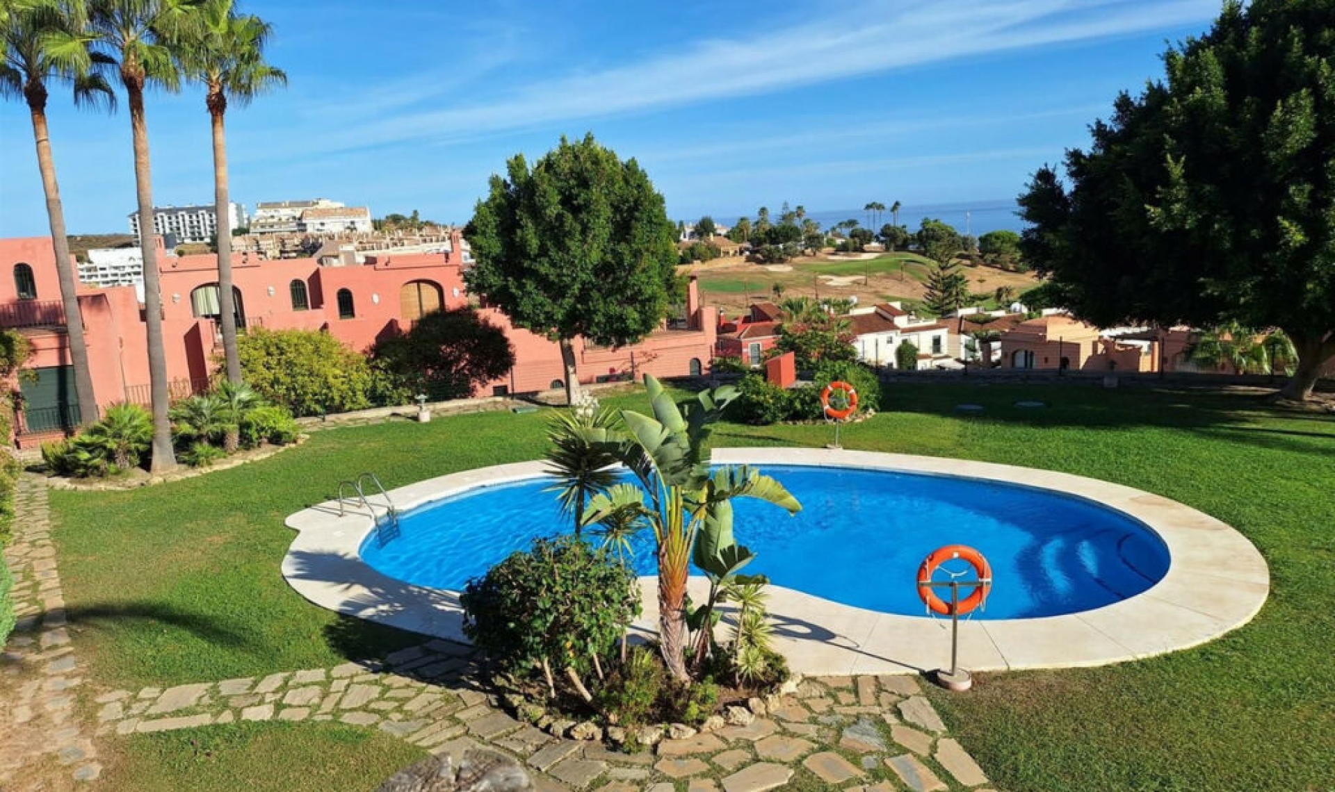 Resale - Apartment -
La Duquesa